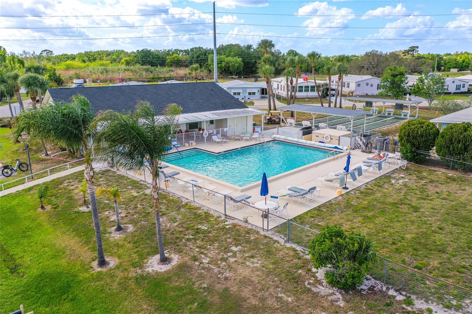 6450 HOLLYBERRY LN NE