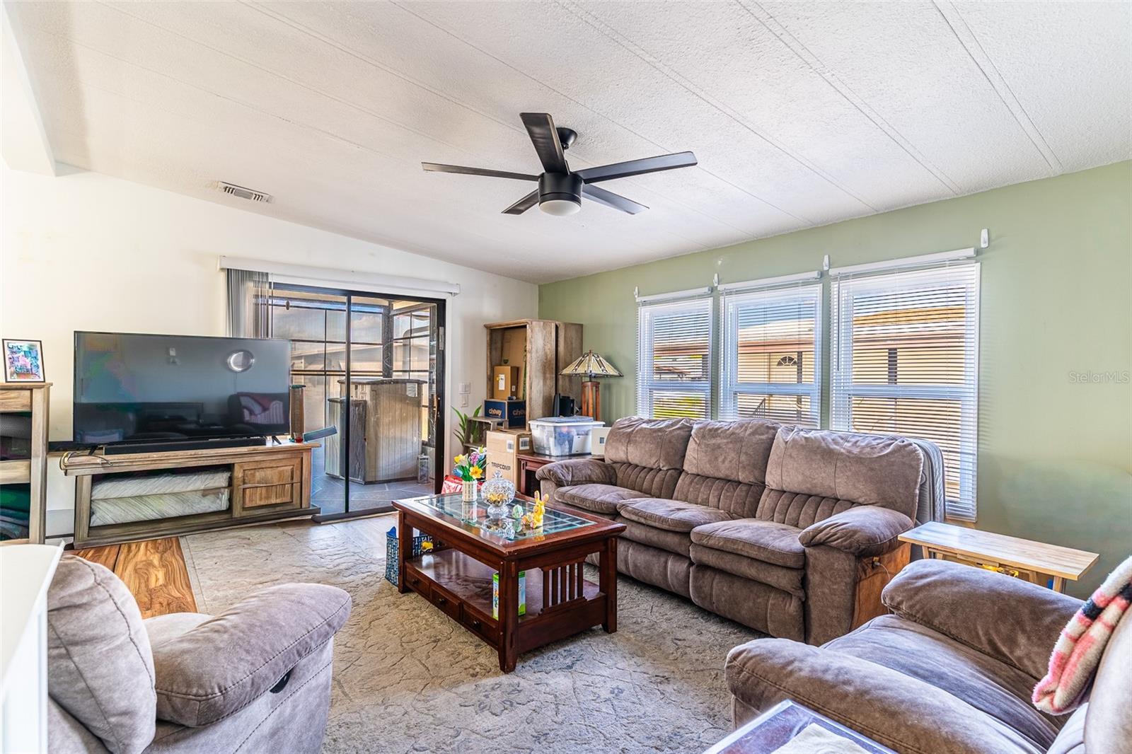 6450 HOLLYBERRY LN NE