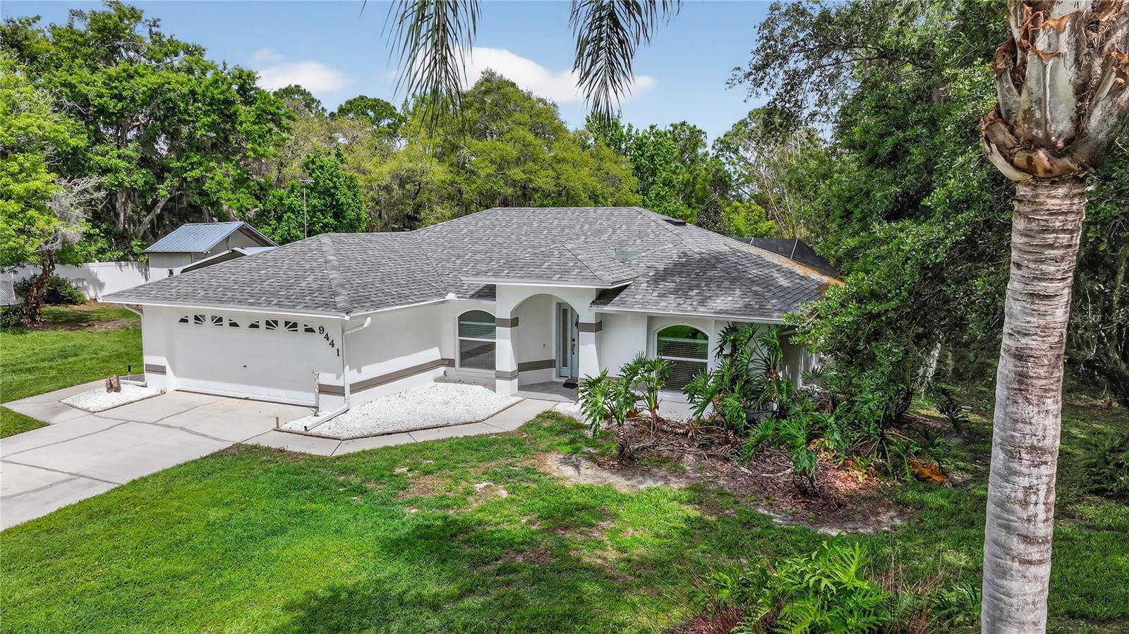 9441 PINETREE DR