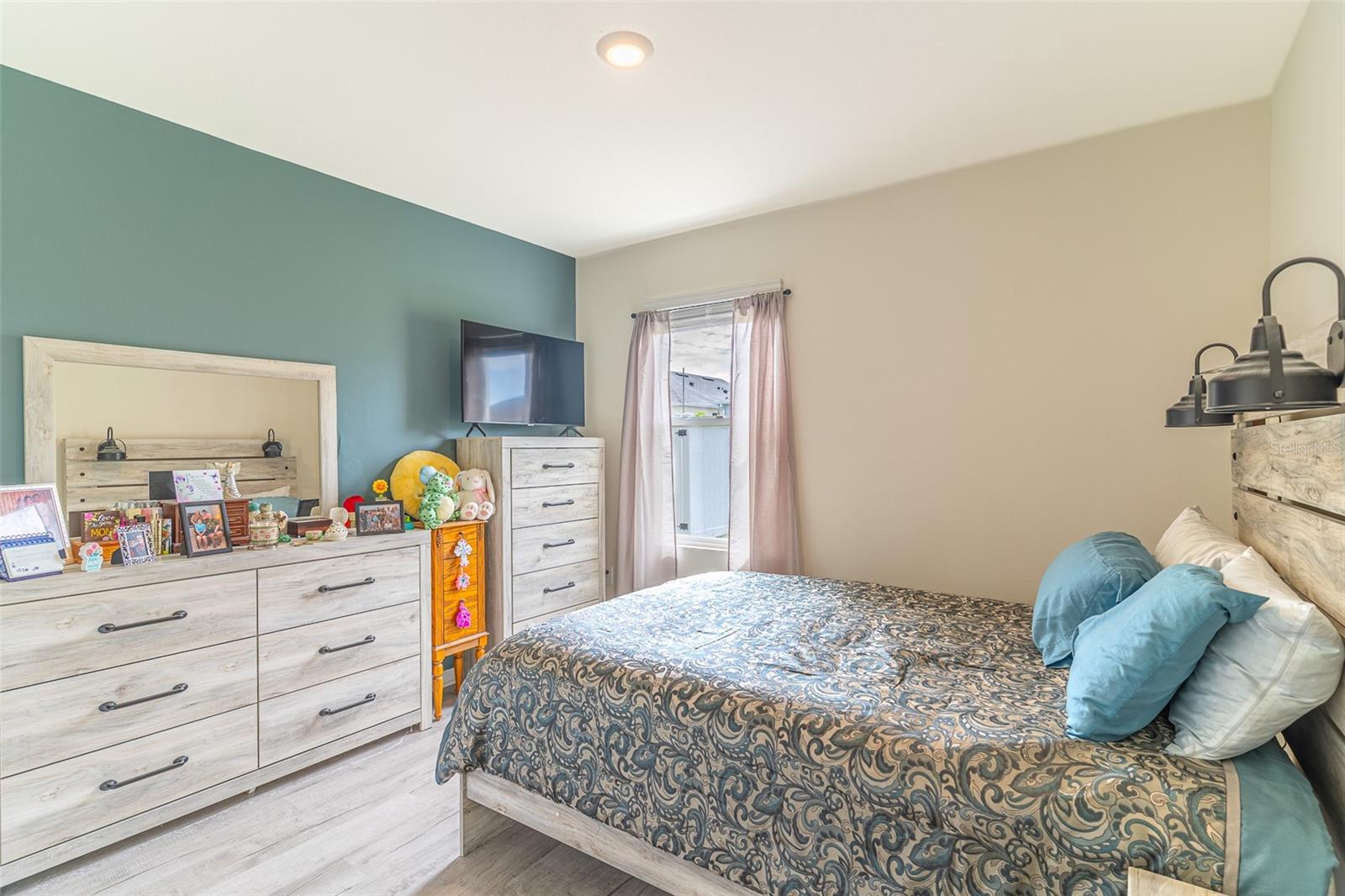 1328 DAISY FIELD DR