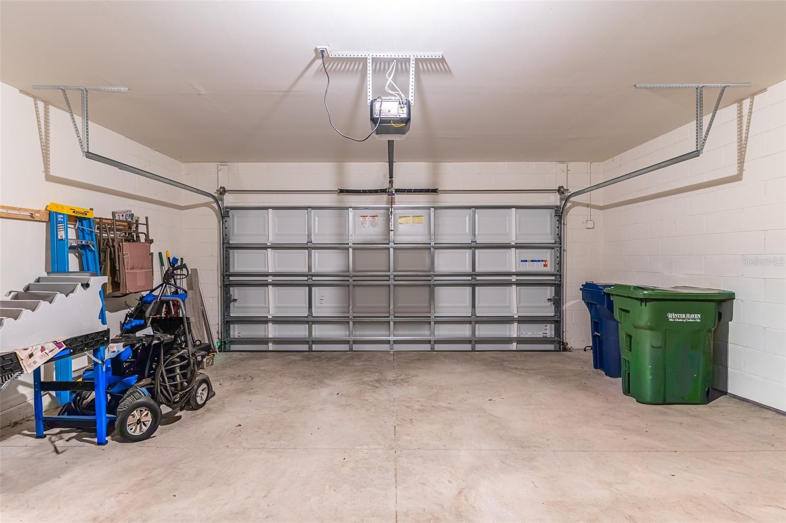 1328 DAISY FIELD DR