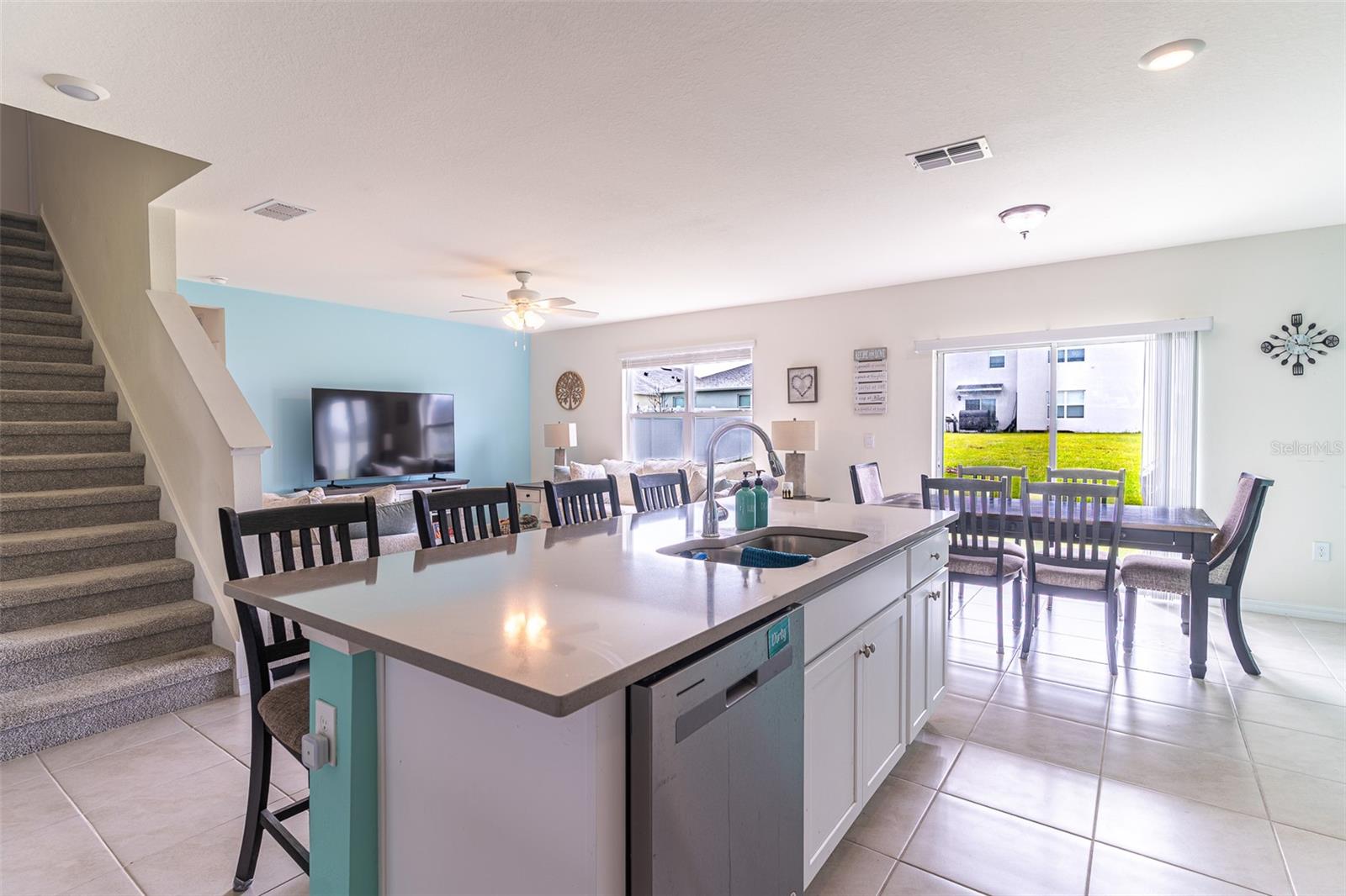 1328 DAISY FIELD DR