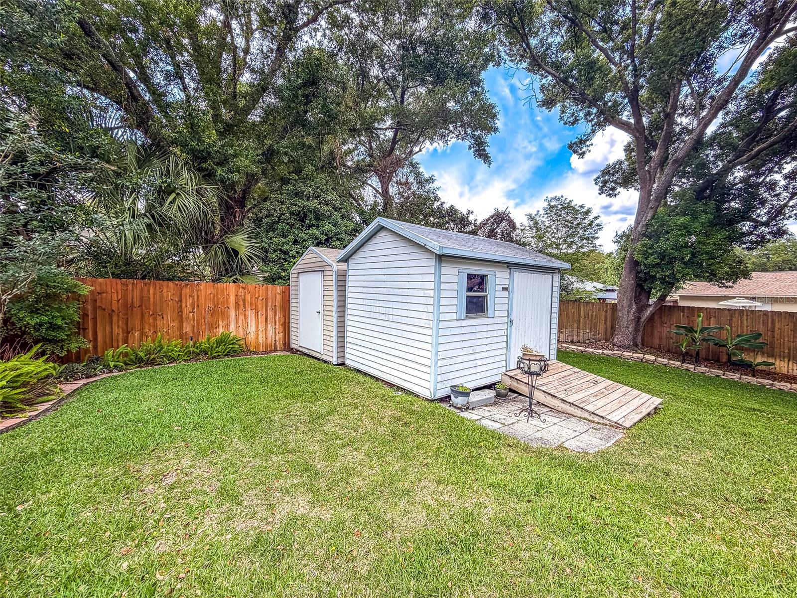 744 CEDAR KNOLL DR N