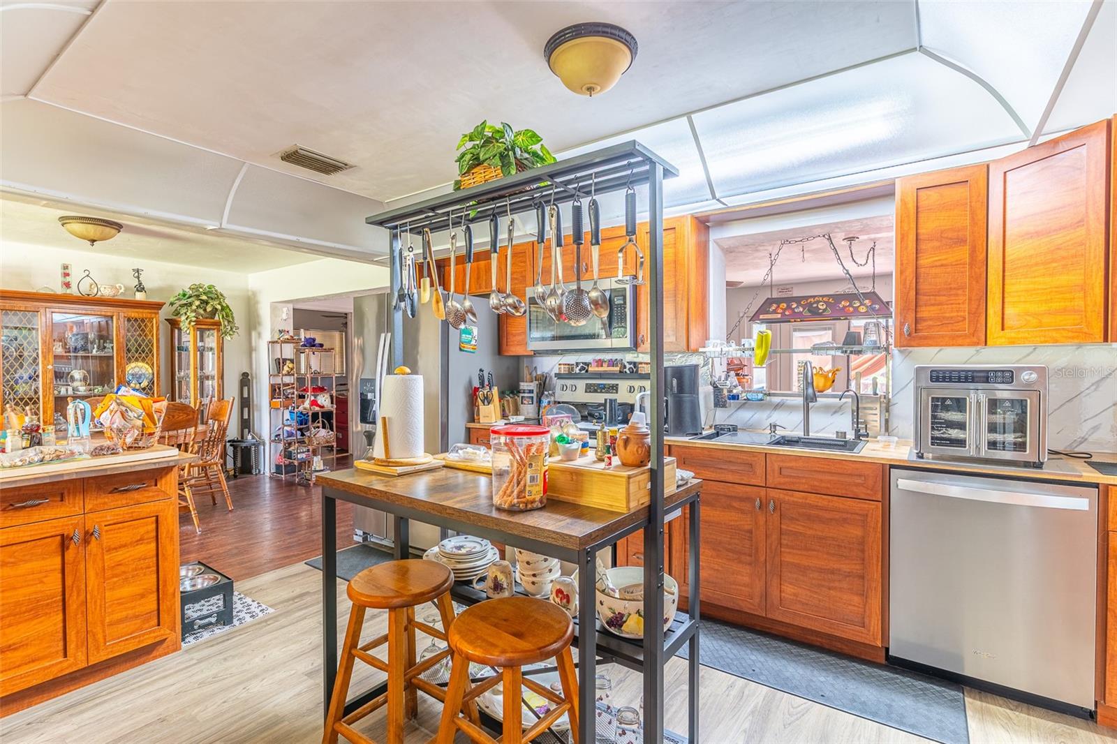 305 CLOVERLEAF RD