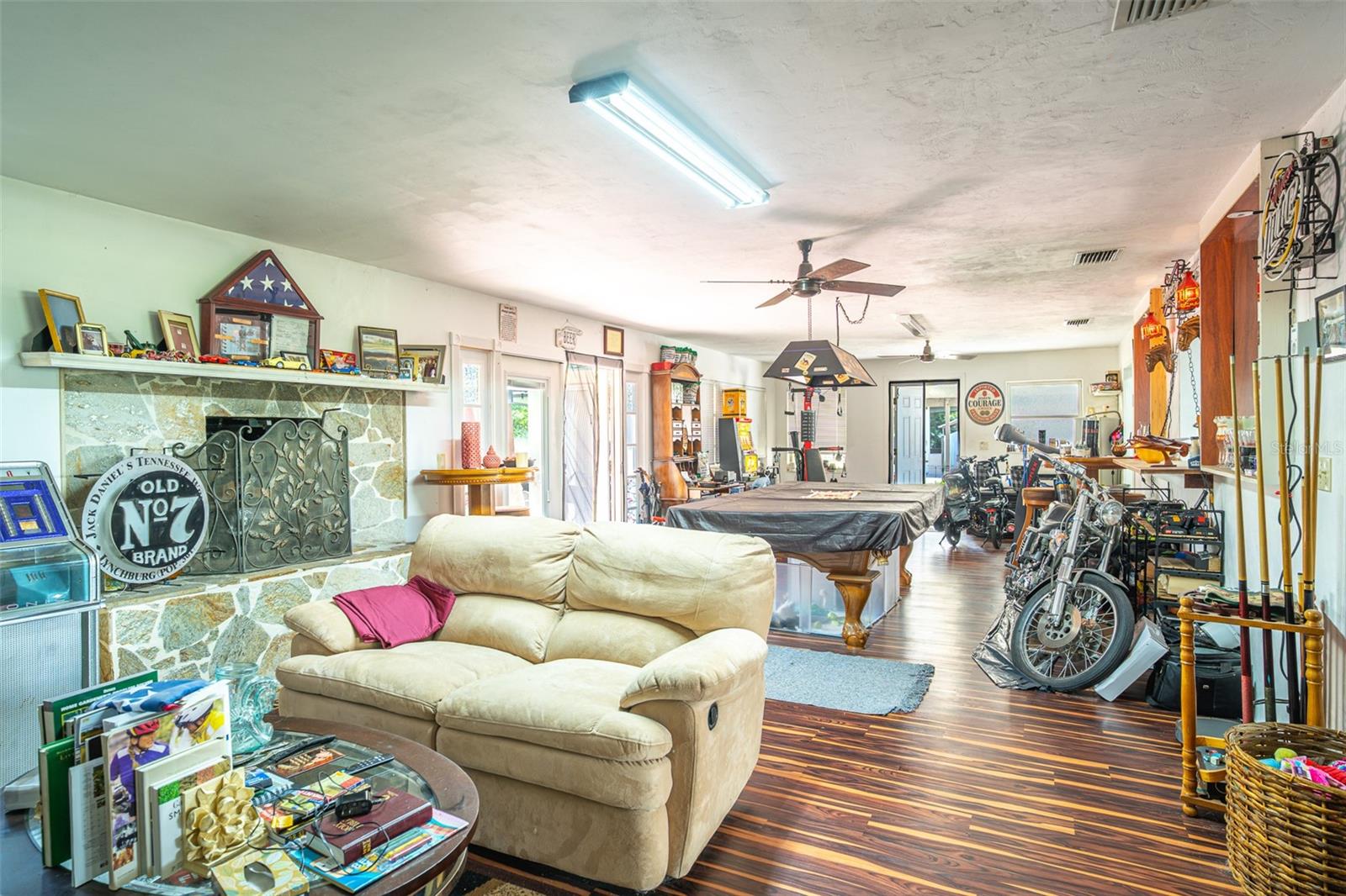 305 CLOVERLEAF RD