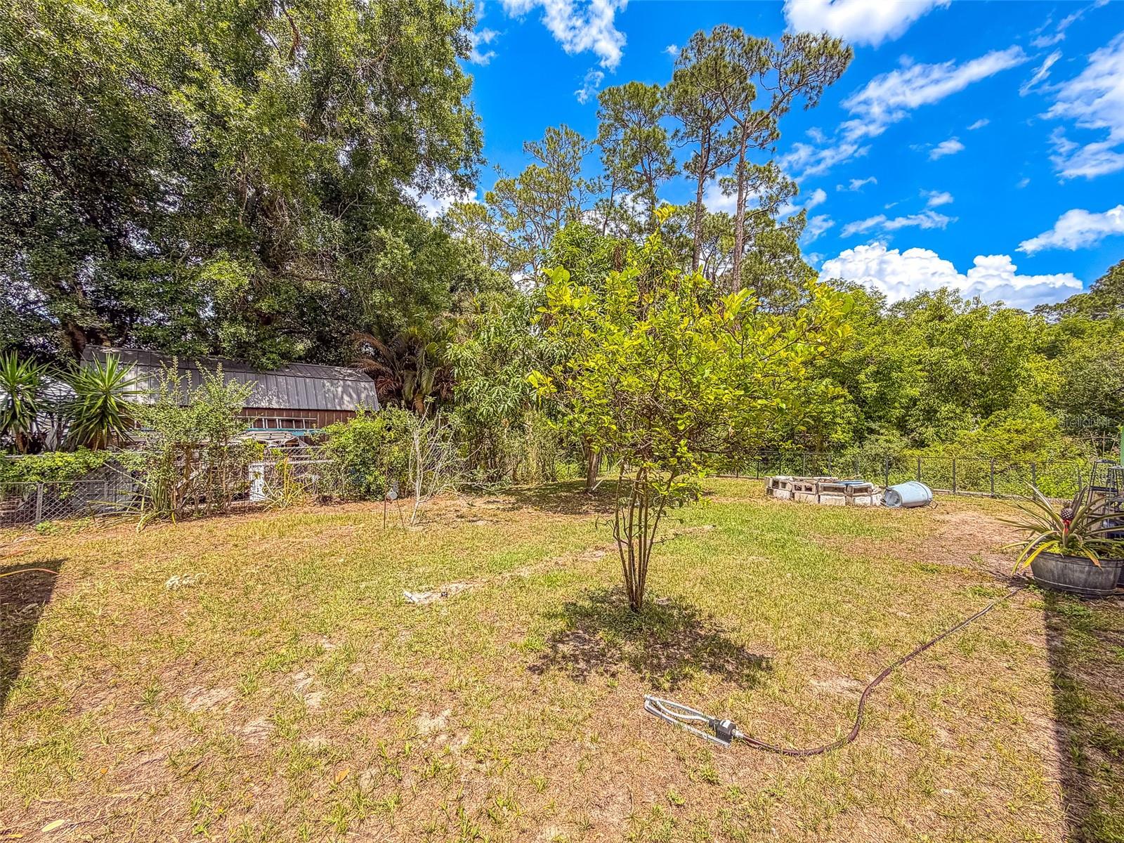 305 CLOVERLEAF RD