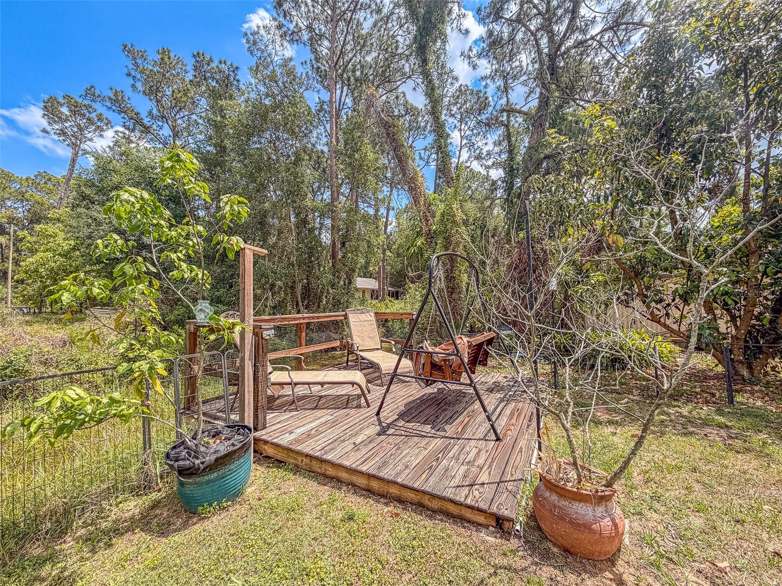 305 CLOVERLEAF RD