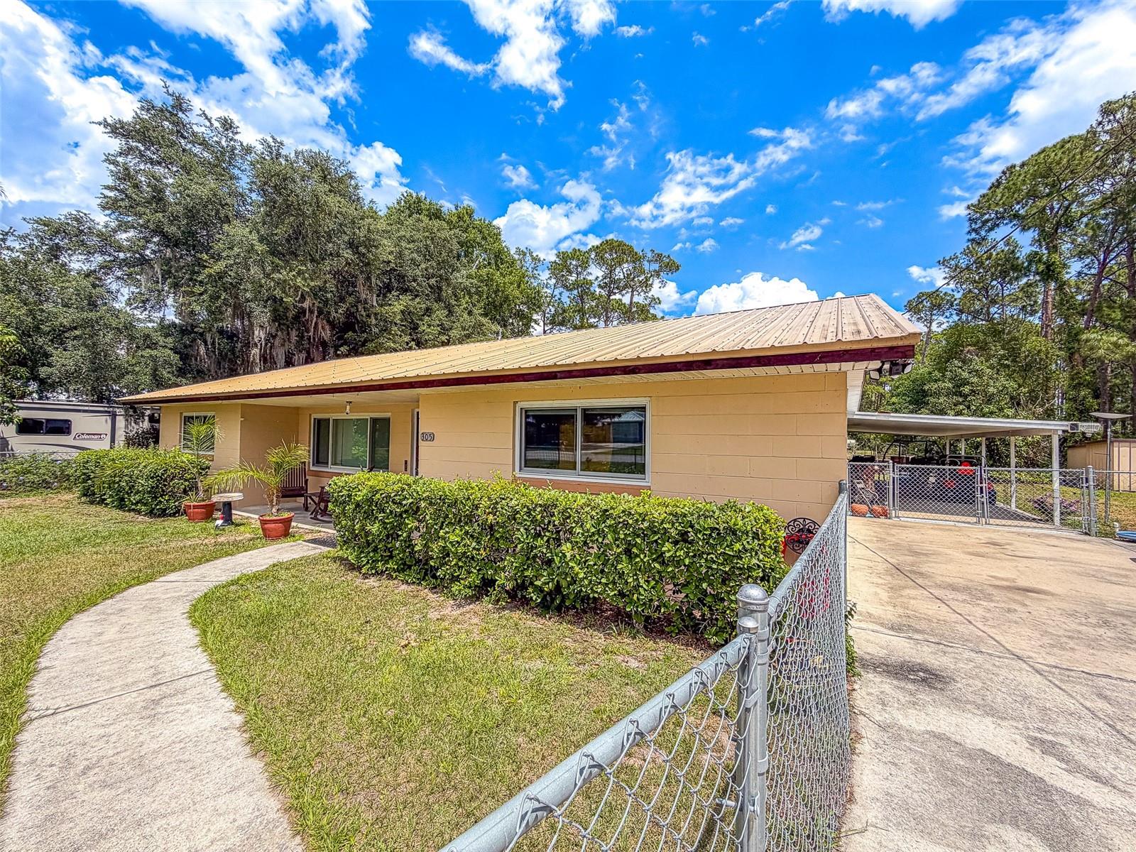 305 CLOVERLEAF RD