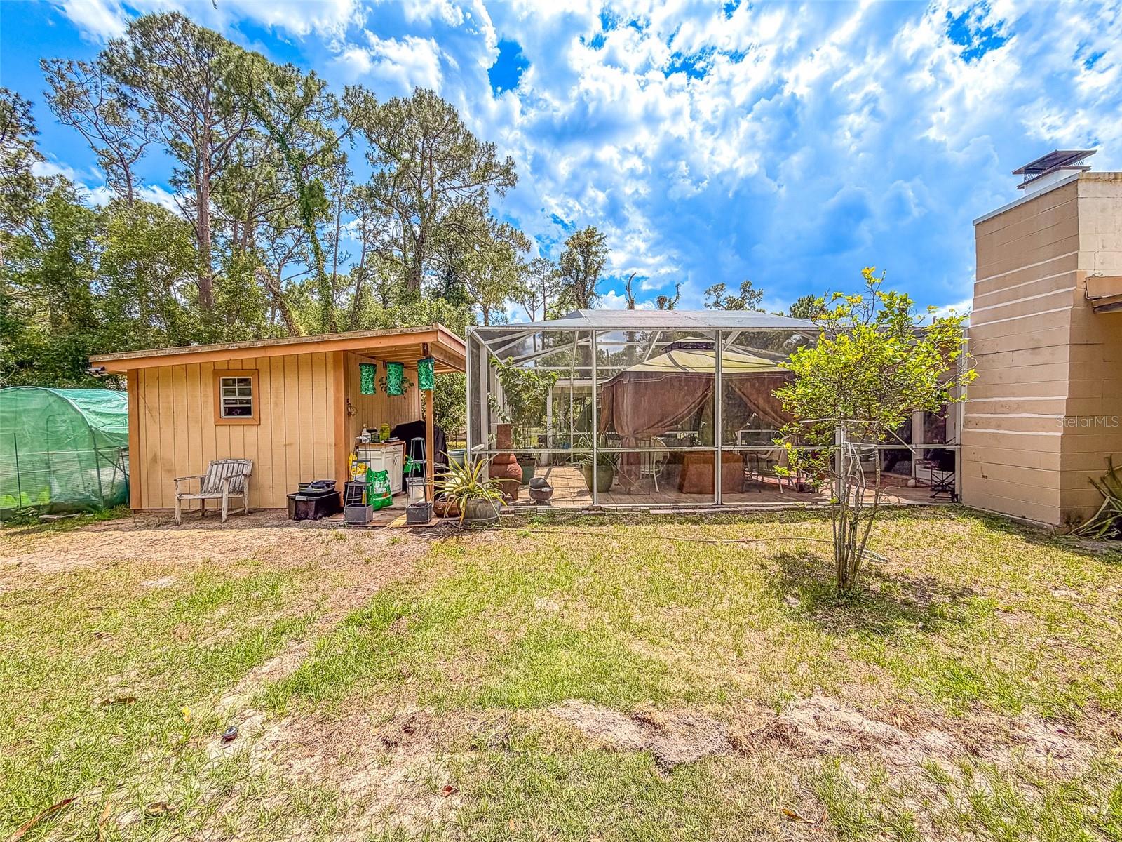 305 CLOVERLEAF RD