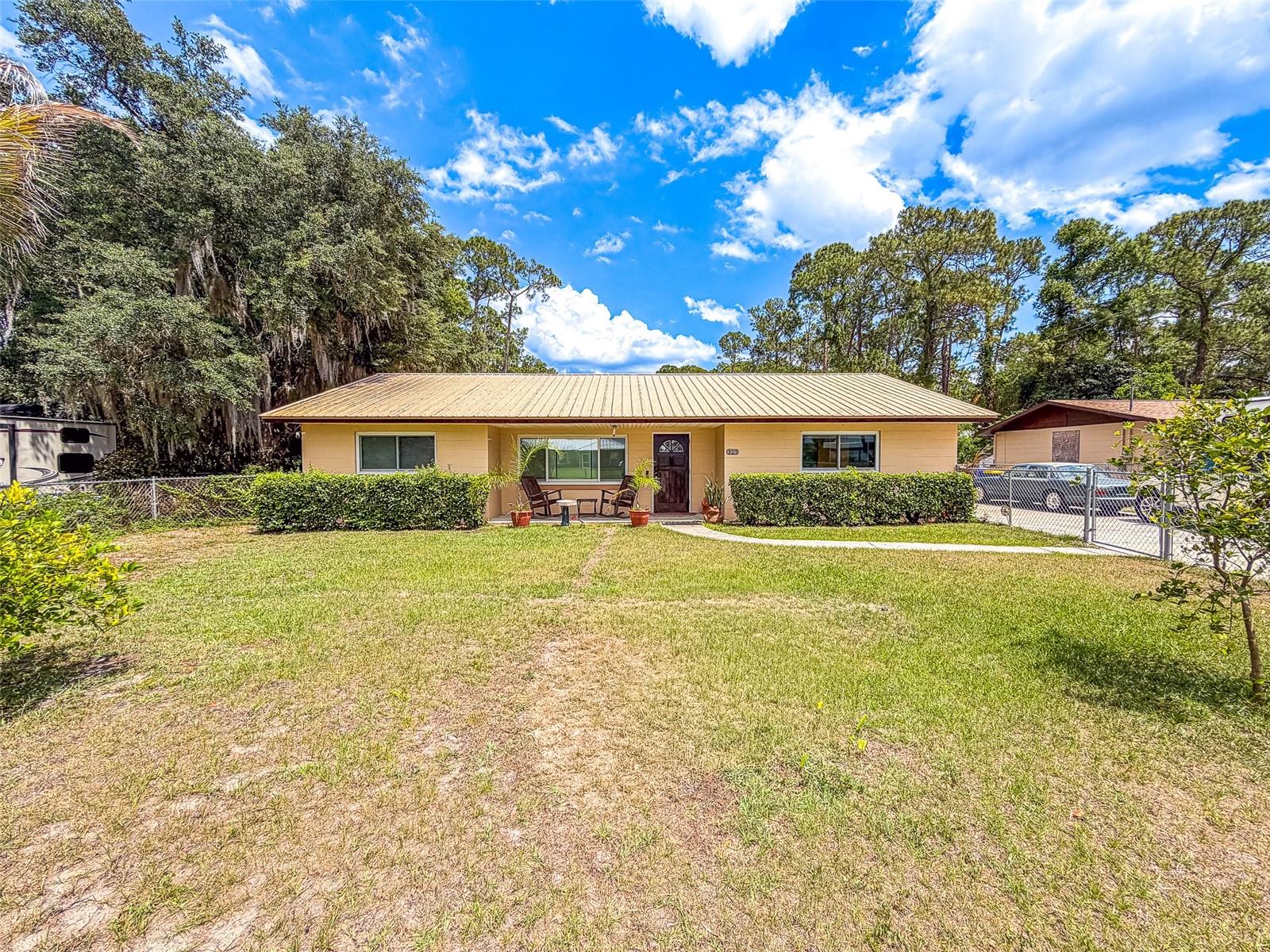 305 CLOVERLEAF RD
