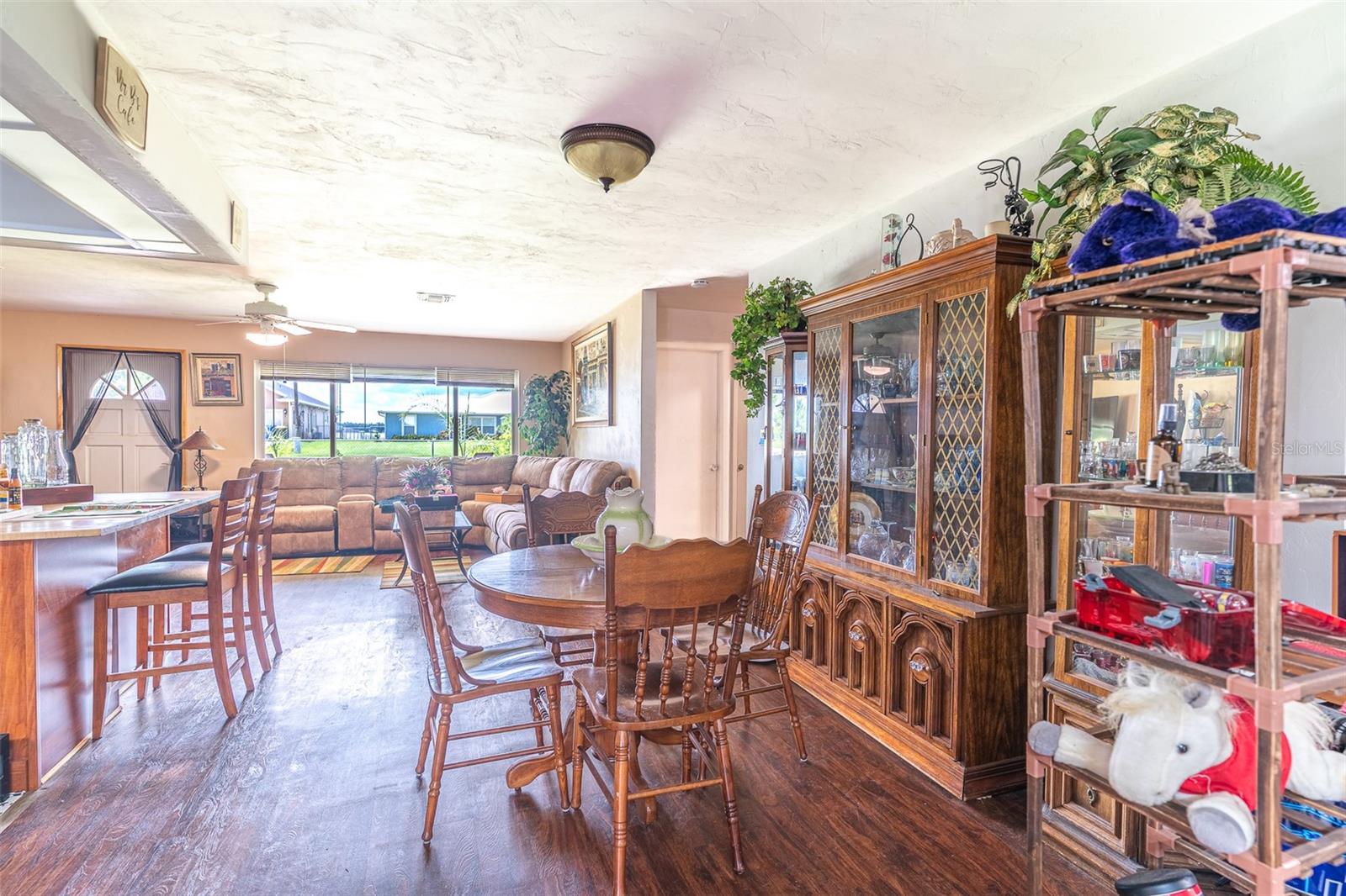305 CLOVERLEAF RD