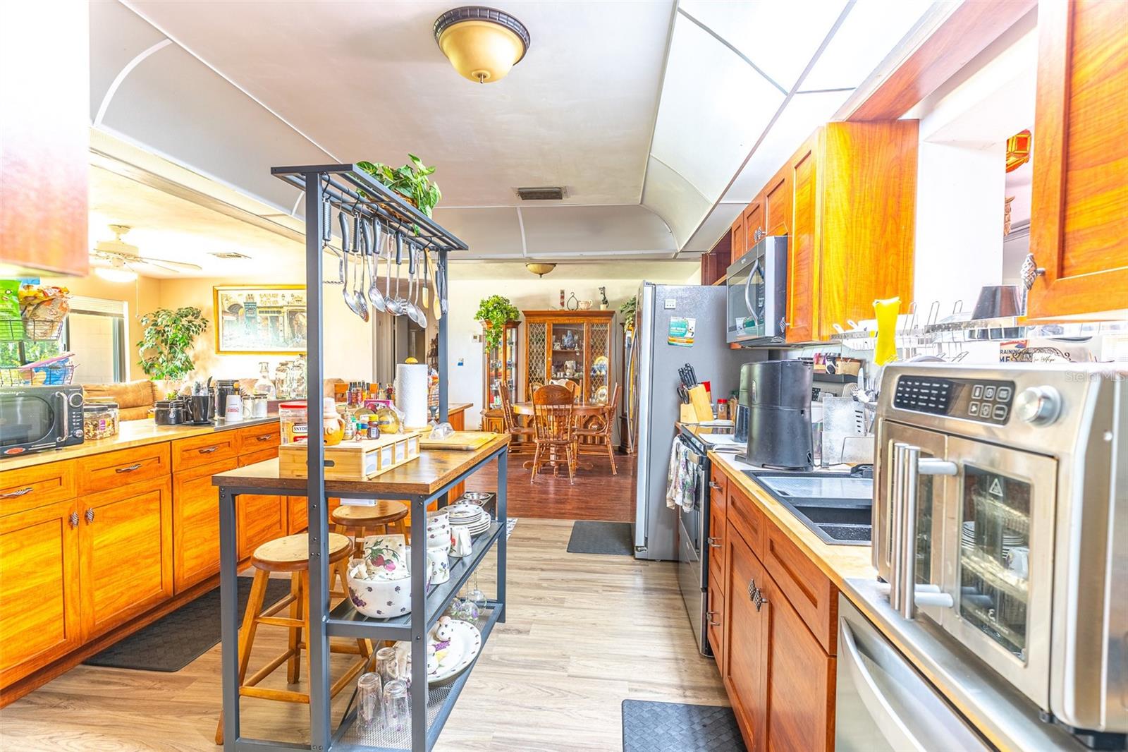 305 CLOVERLEAF RD