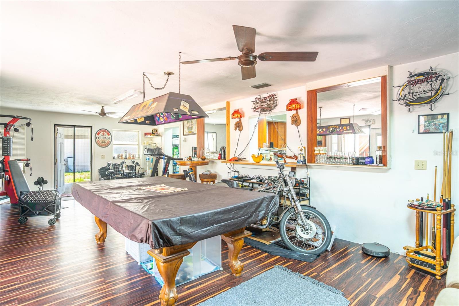 305 CLOVERLEAF RD