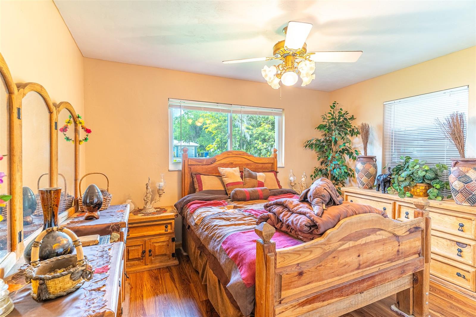 305 CLOVERLEAF RD