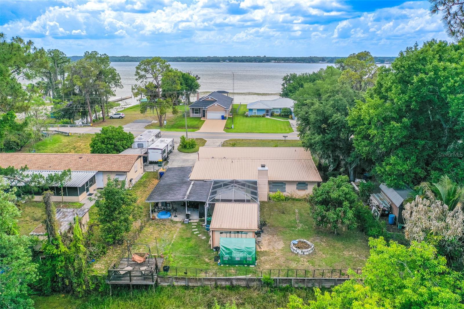 305 CLOVERLEAF RD