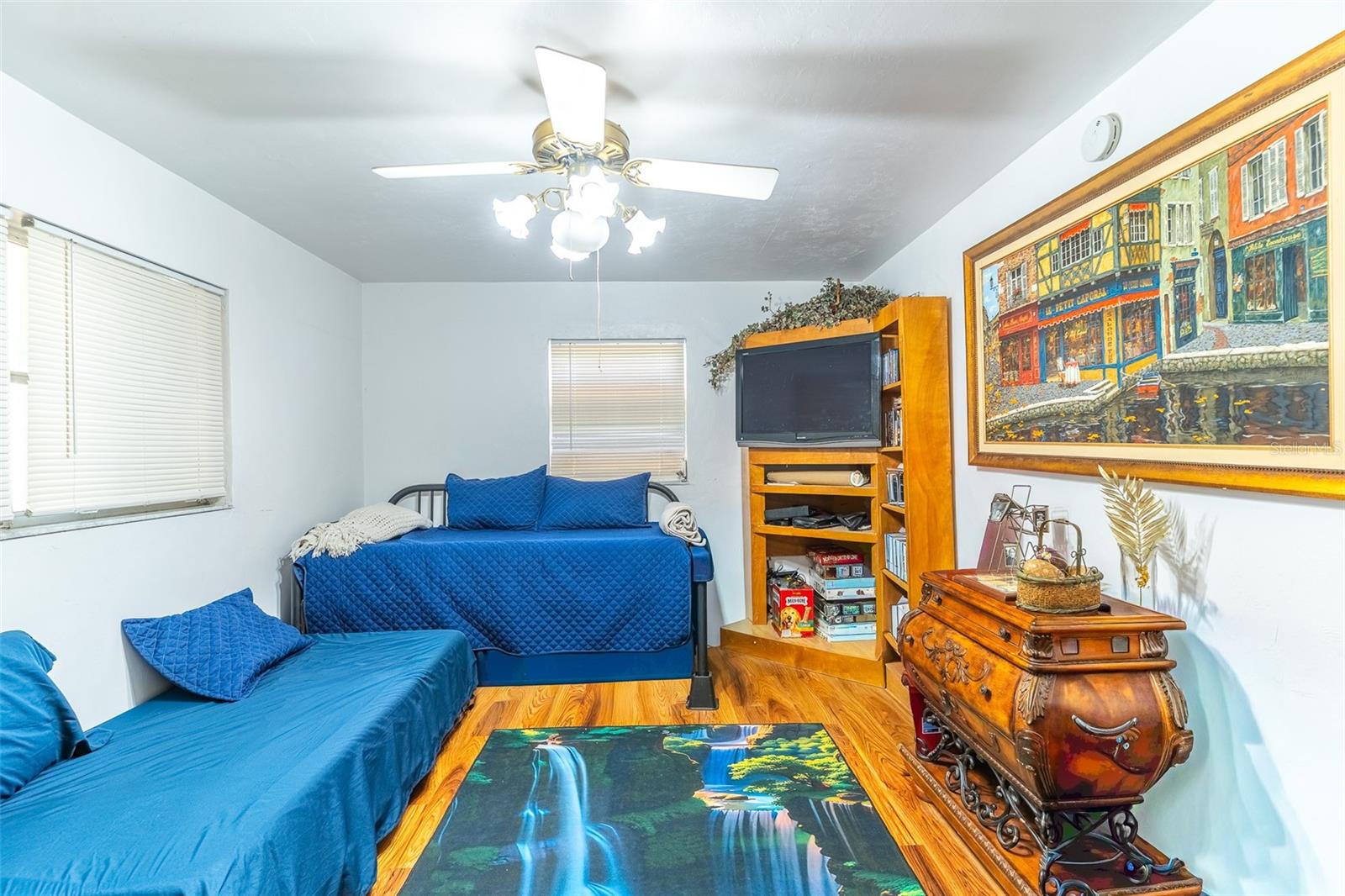 305 CLOVERLEAF RD