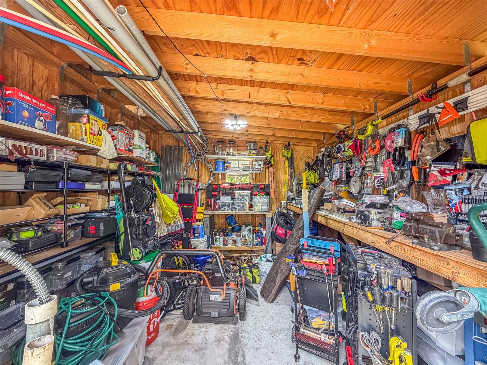 305 CLOVERLEAF RD