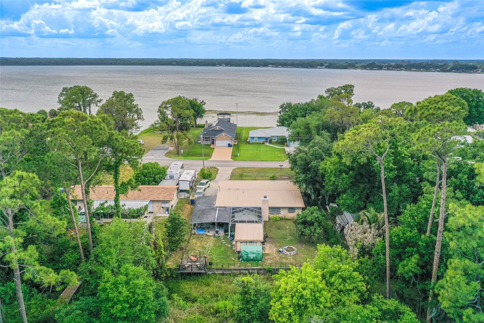 305 CLOVERLEAF RD