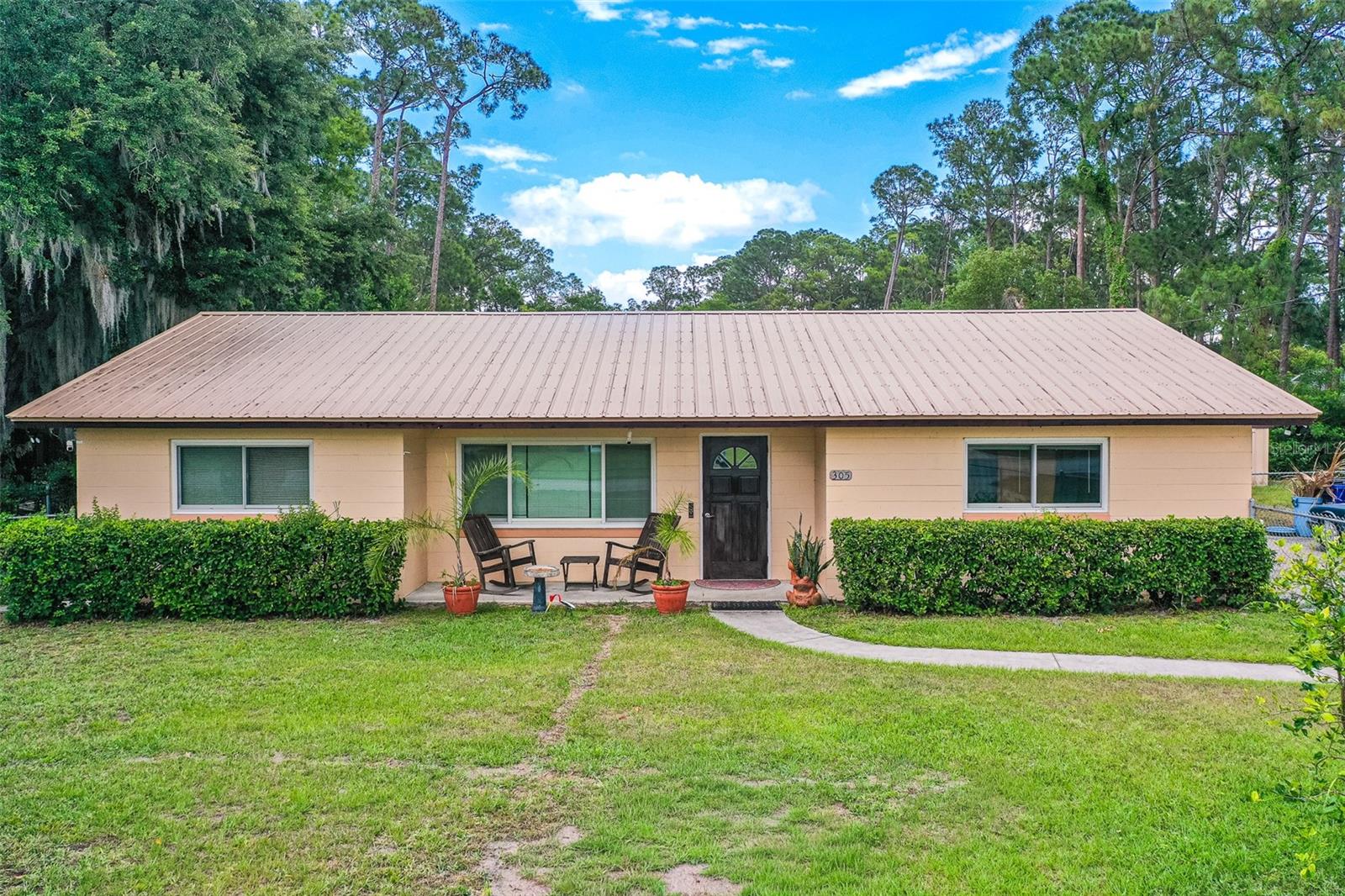 305 CLOVERLEAF RD