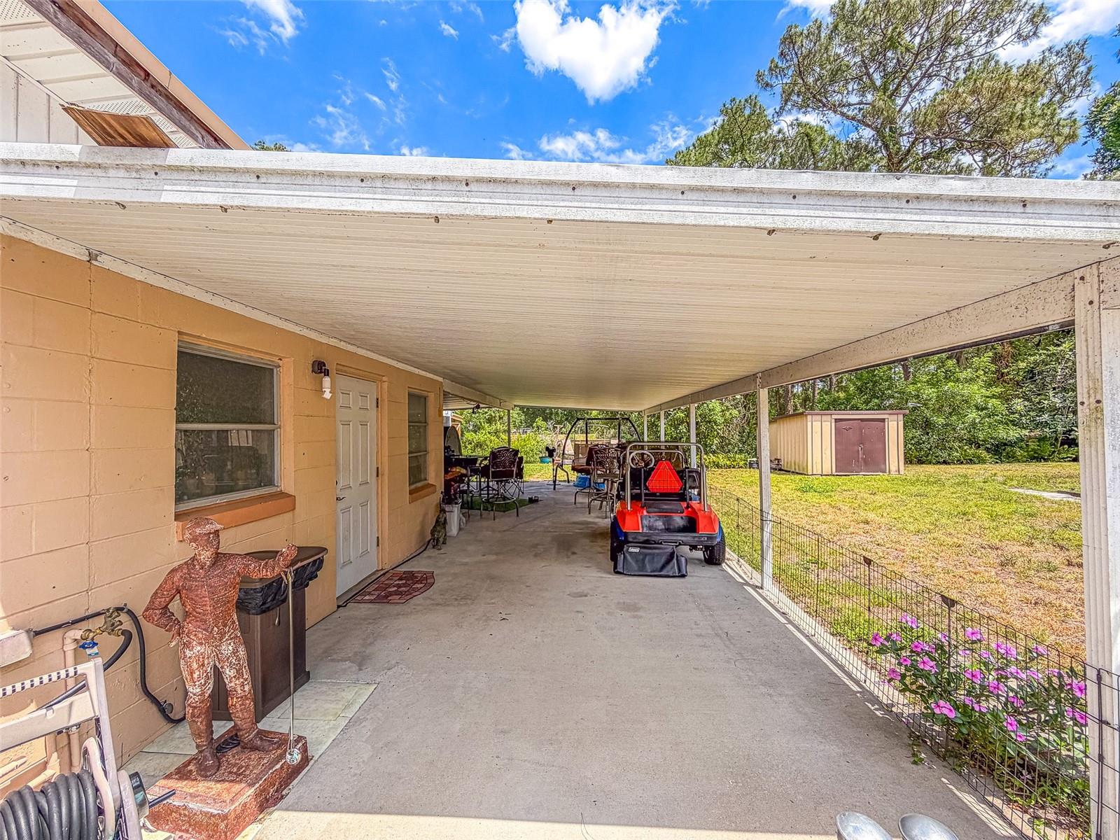 305 CLOVERLEAF RD