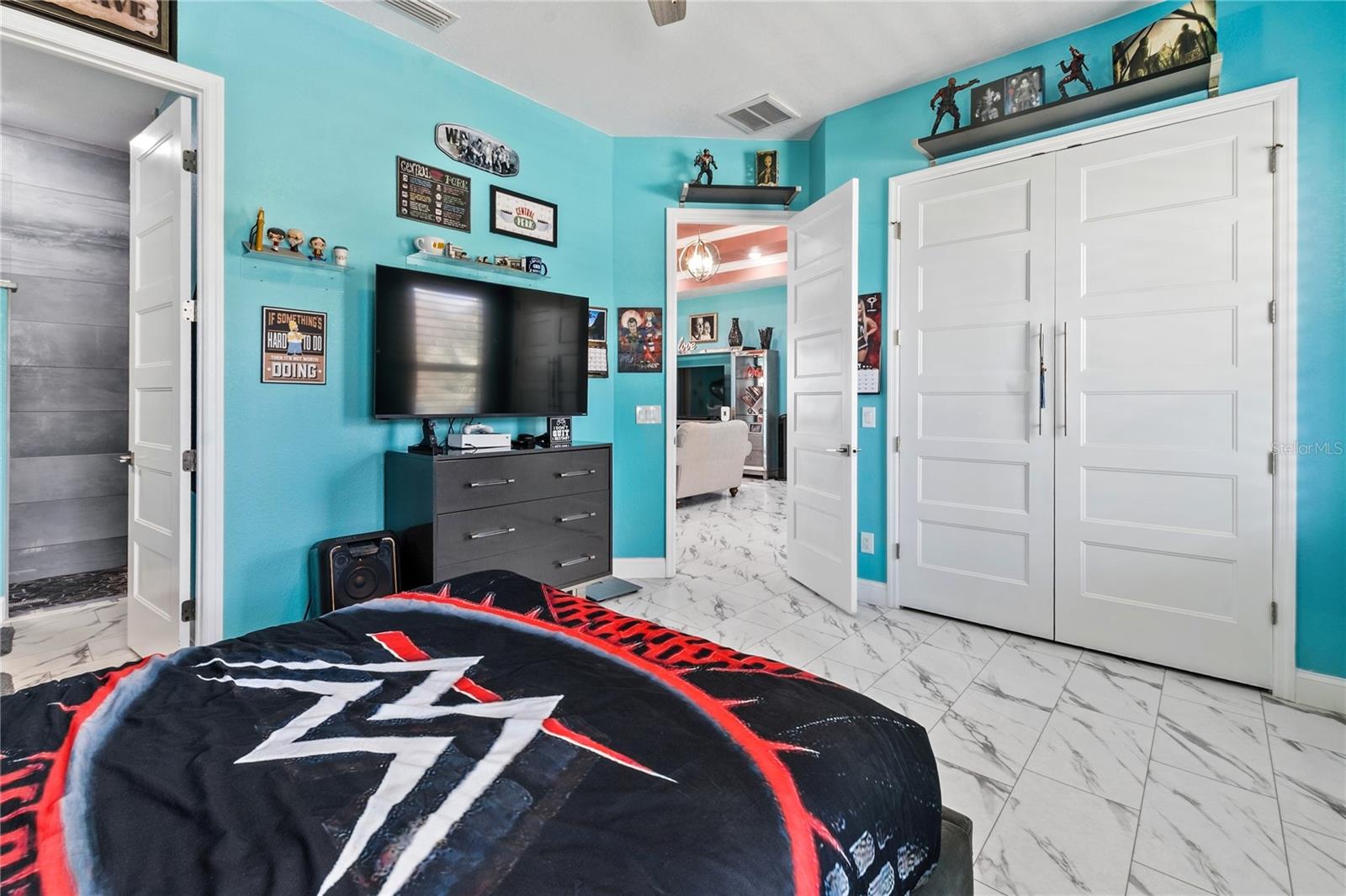 1290 N LAKE SHIPP DR N