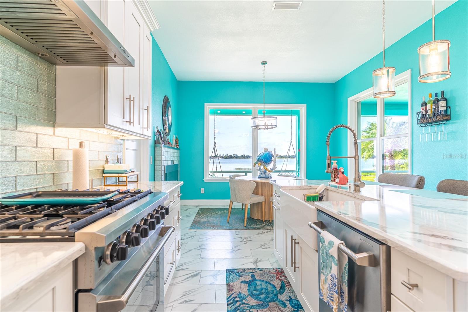 1290 N LAKE SHIPP DR N