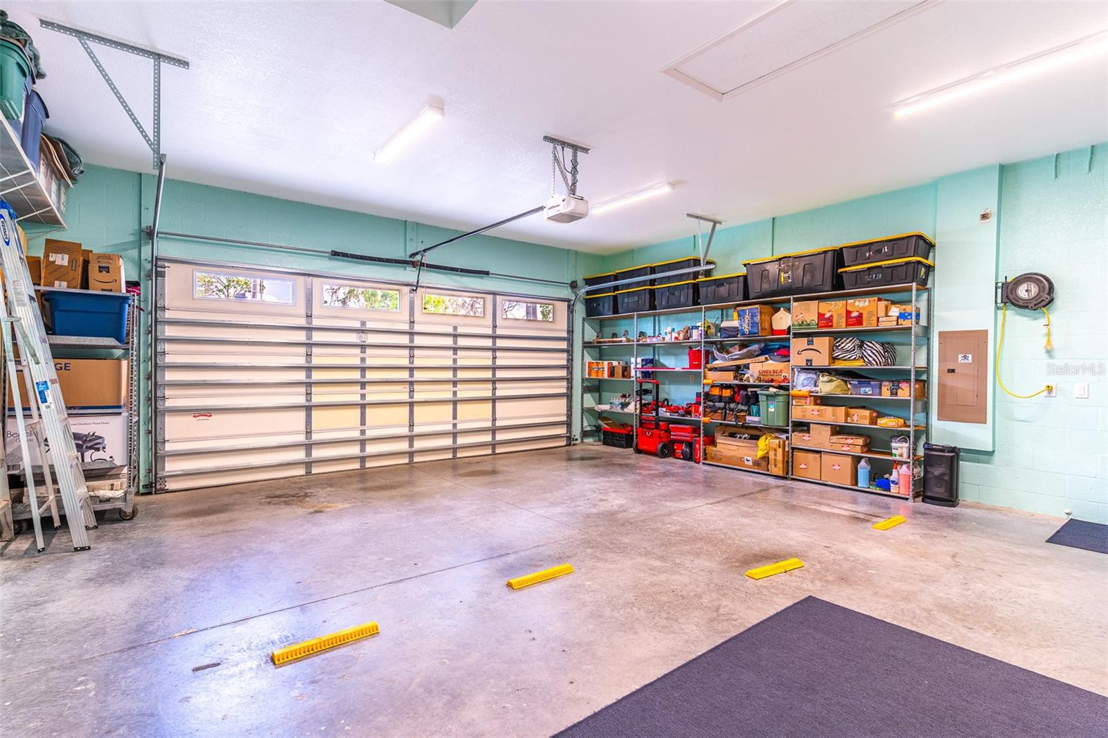 1290 N LAKE SHIPP DR N