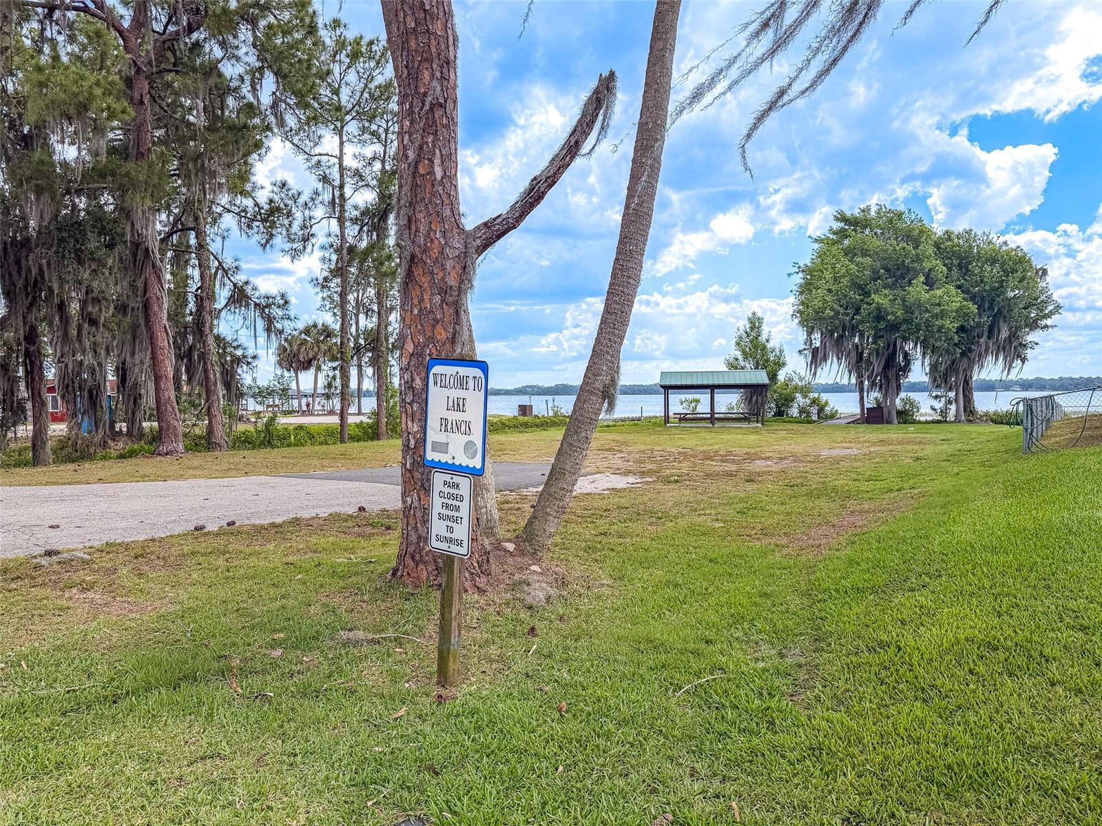 1290 N LAKE SHIPP DR N