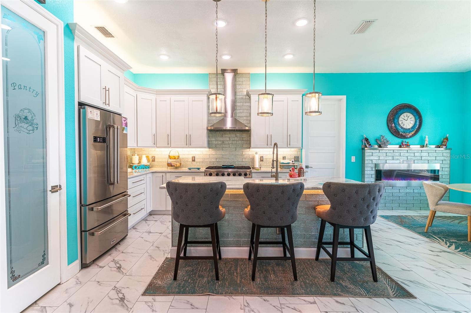 1290 N LAKE SHIPP DR N