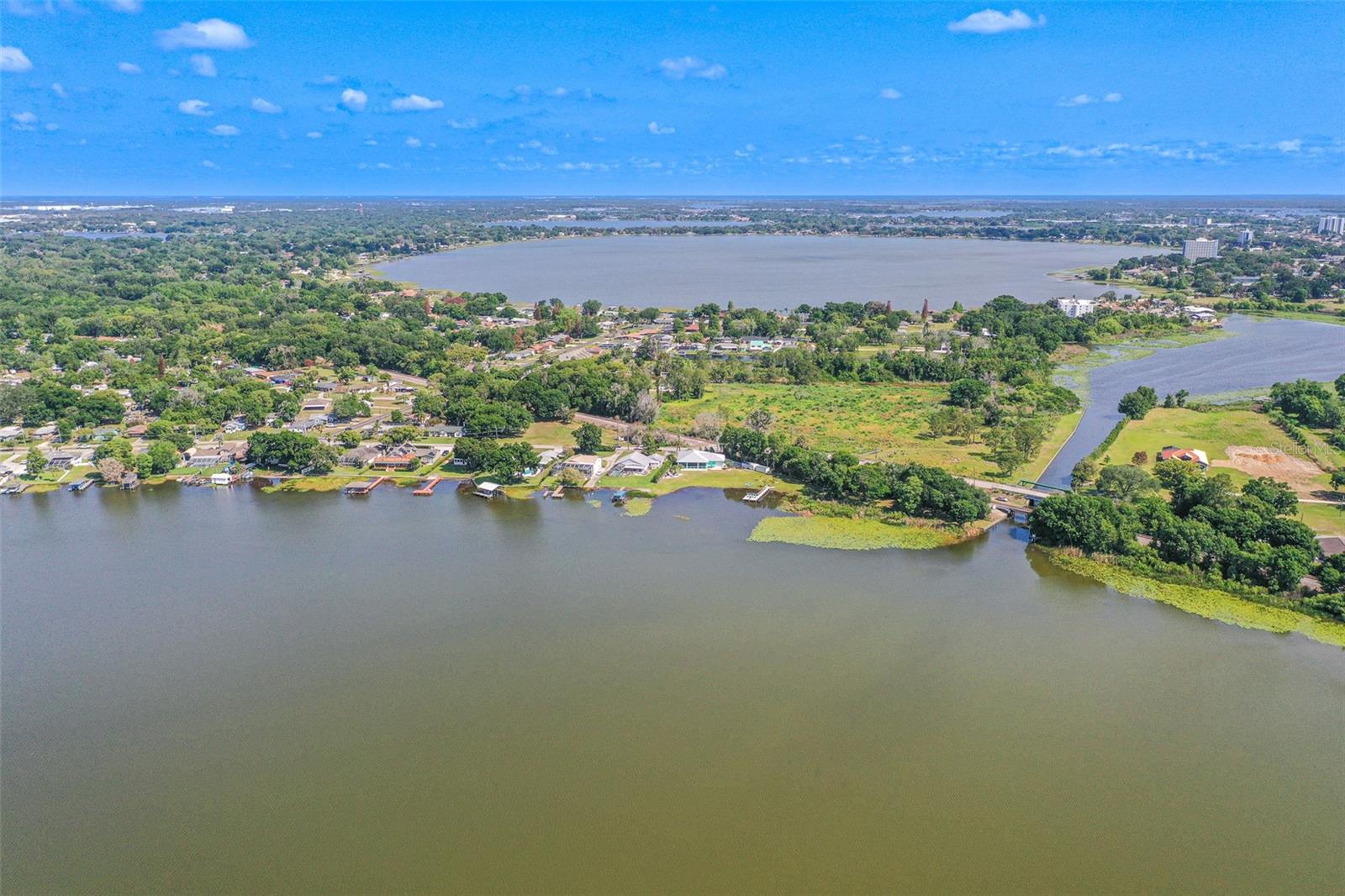 1290 N LAKE SHIPP DR N