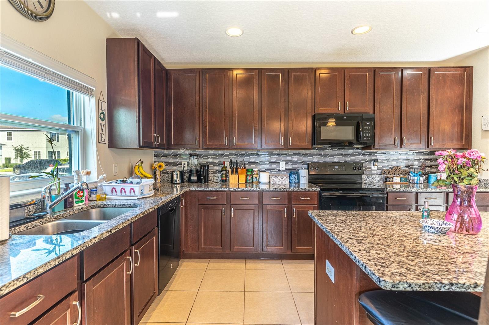 233 PRIMROSE DR