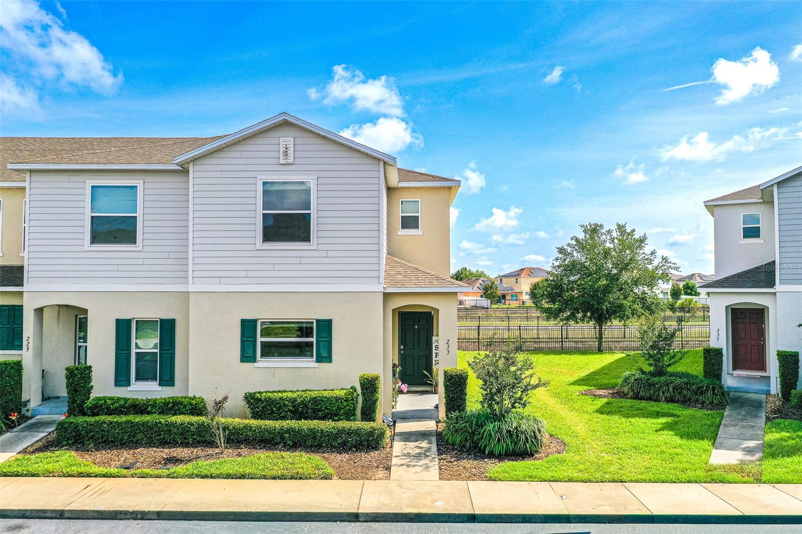 233 PRIMROSE DR