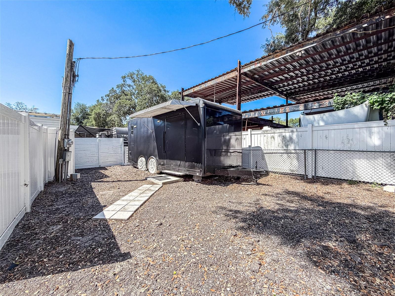 5807 BARRY LN