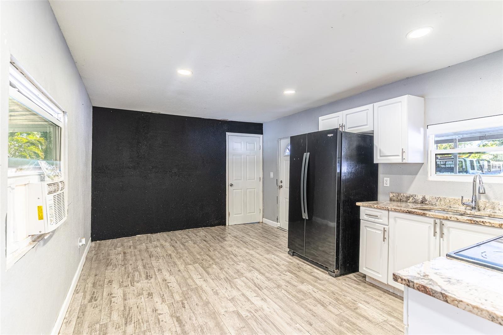 5807 BARRY LN