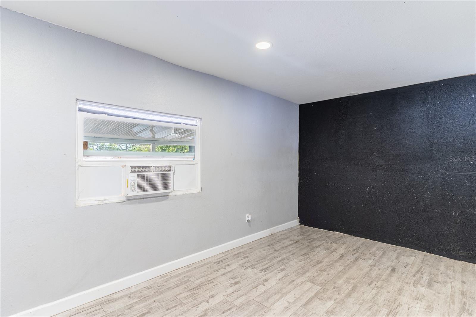 5807 BARRY LN