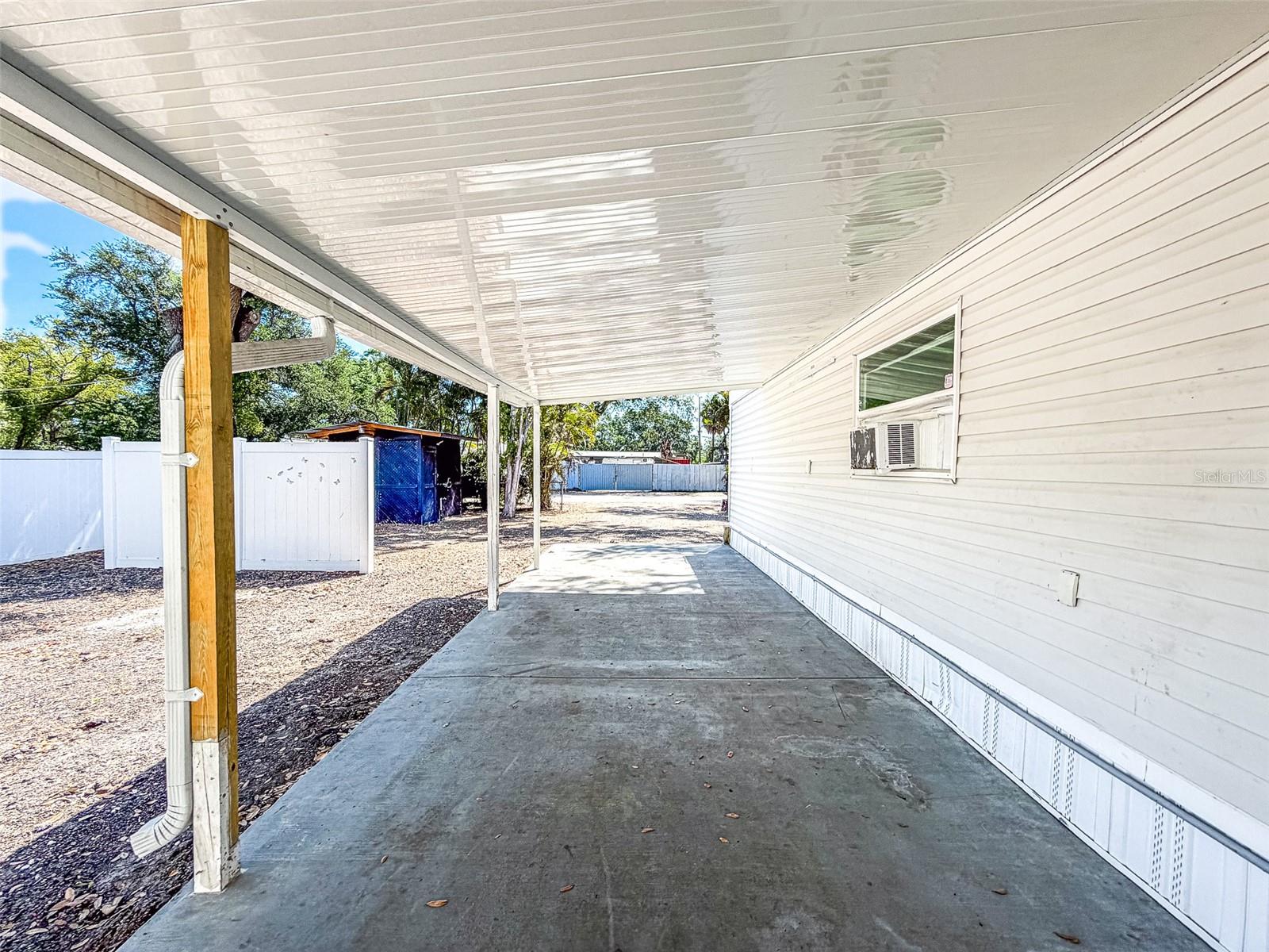 5807 BARRY LN