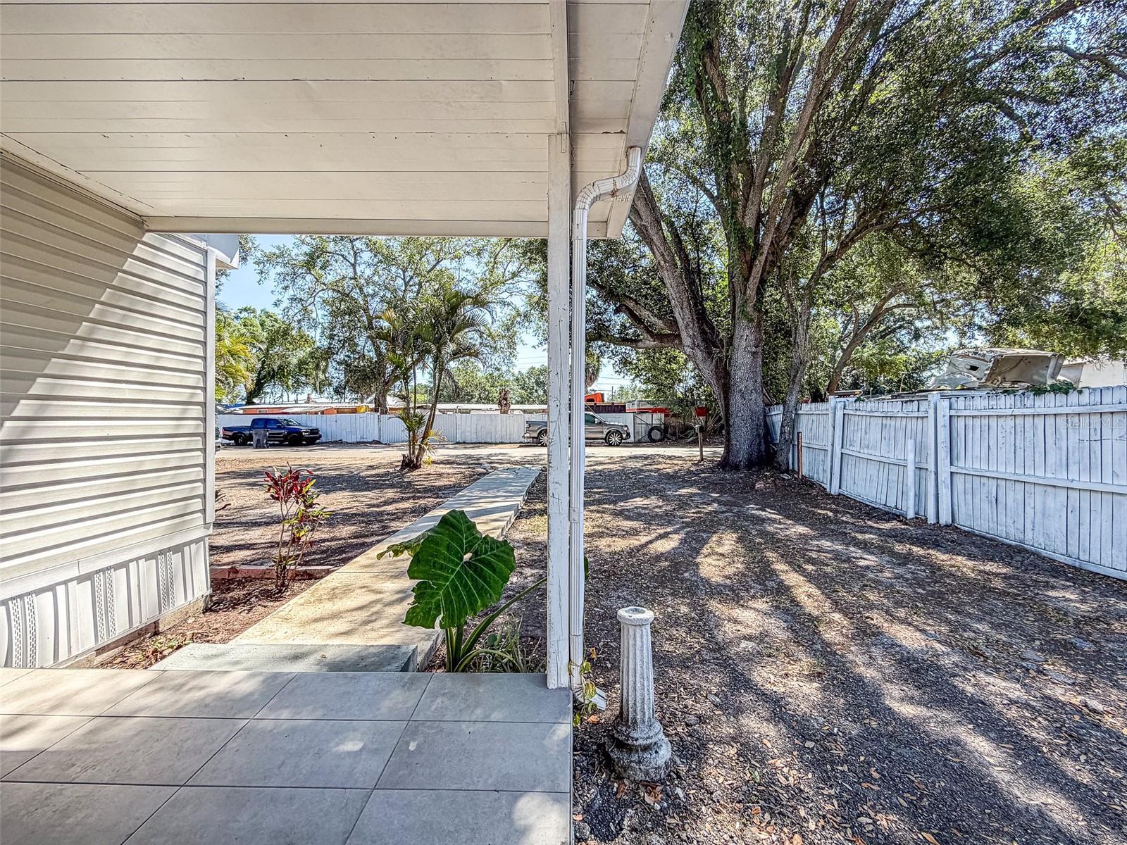 5807 BARRY LN