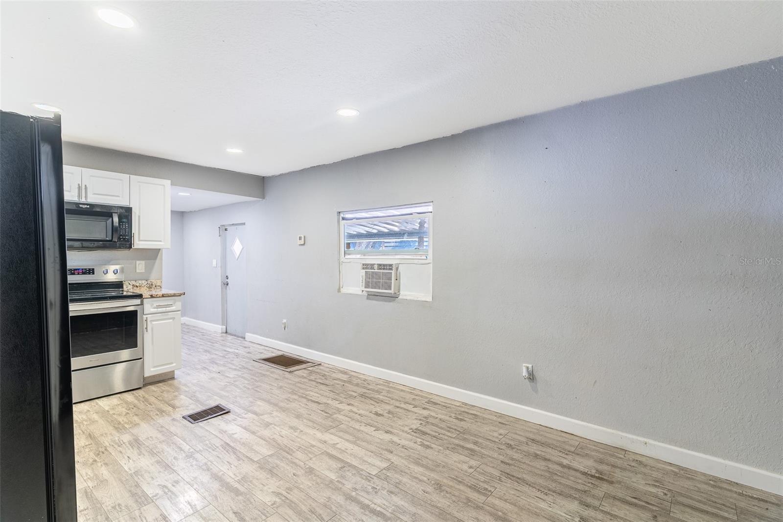 5807 BARRY LN