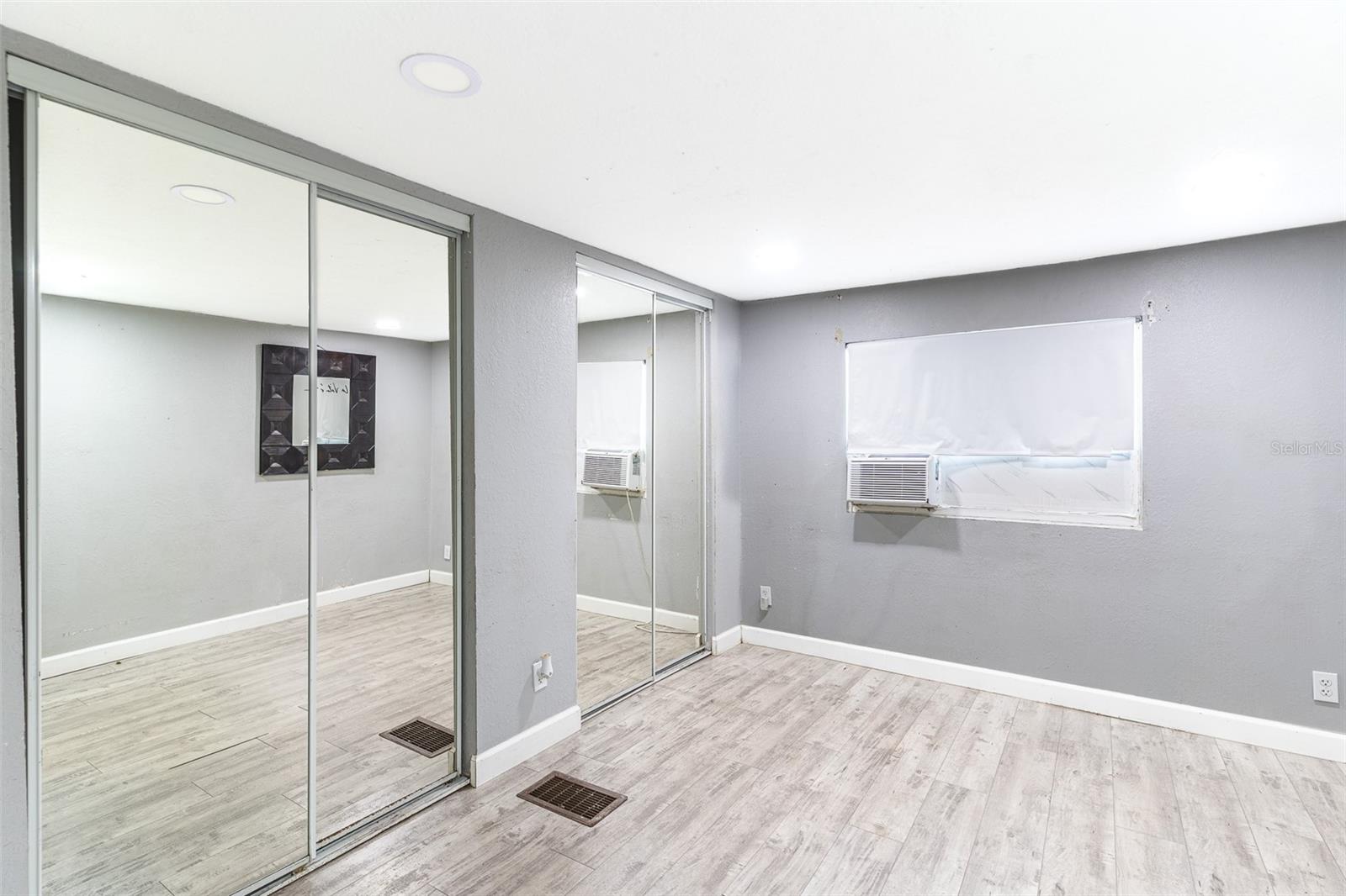 5807 BARRY LN