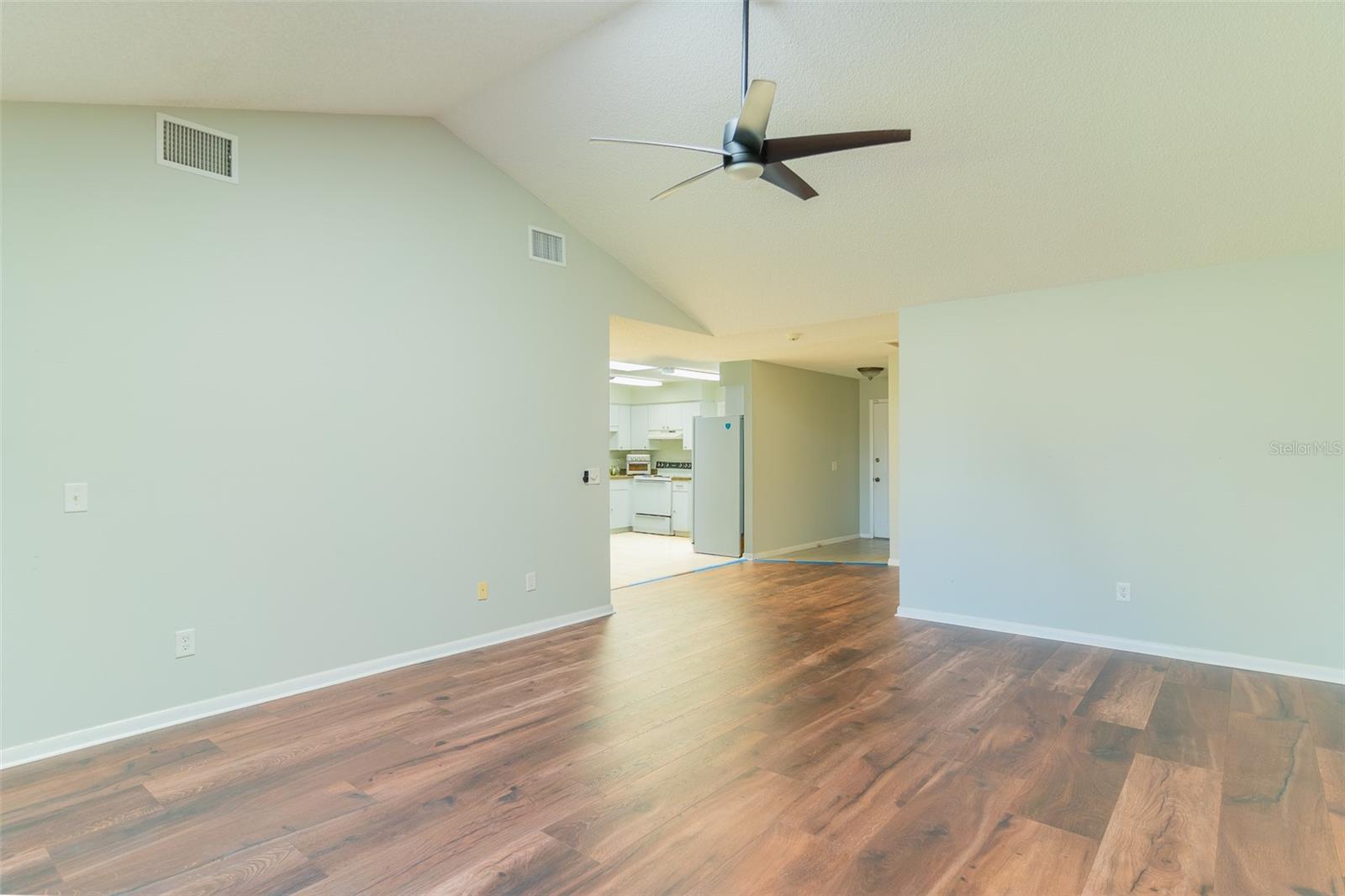 24 BUCK CIR