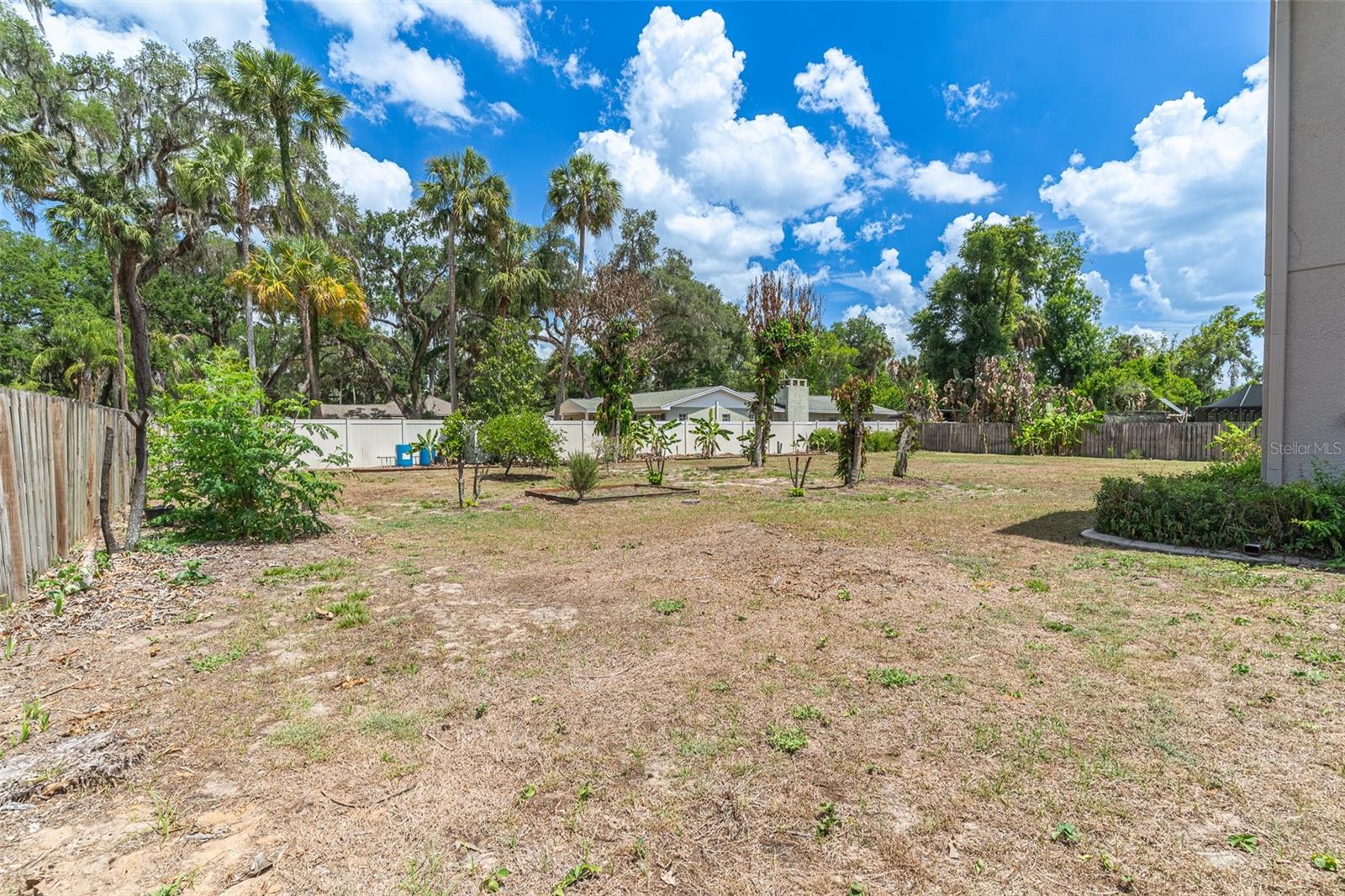 915 HICKORY FORK DR