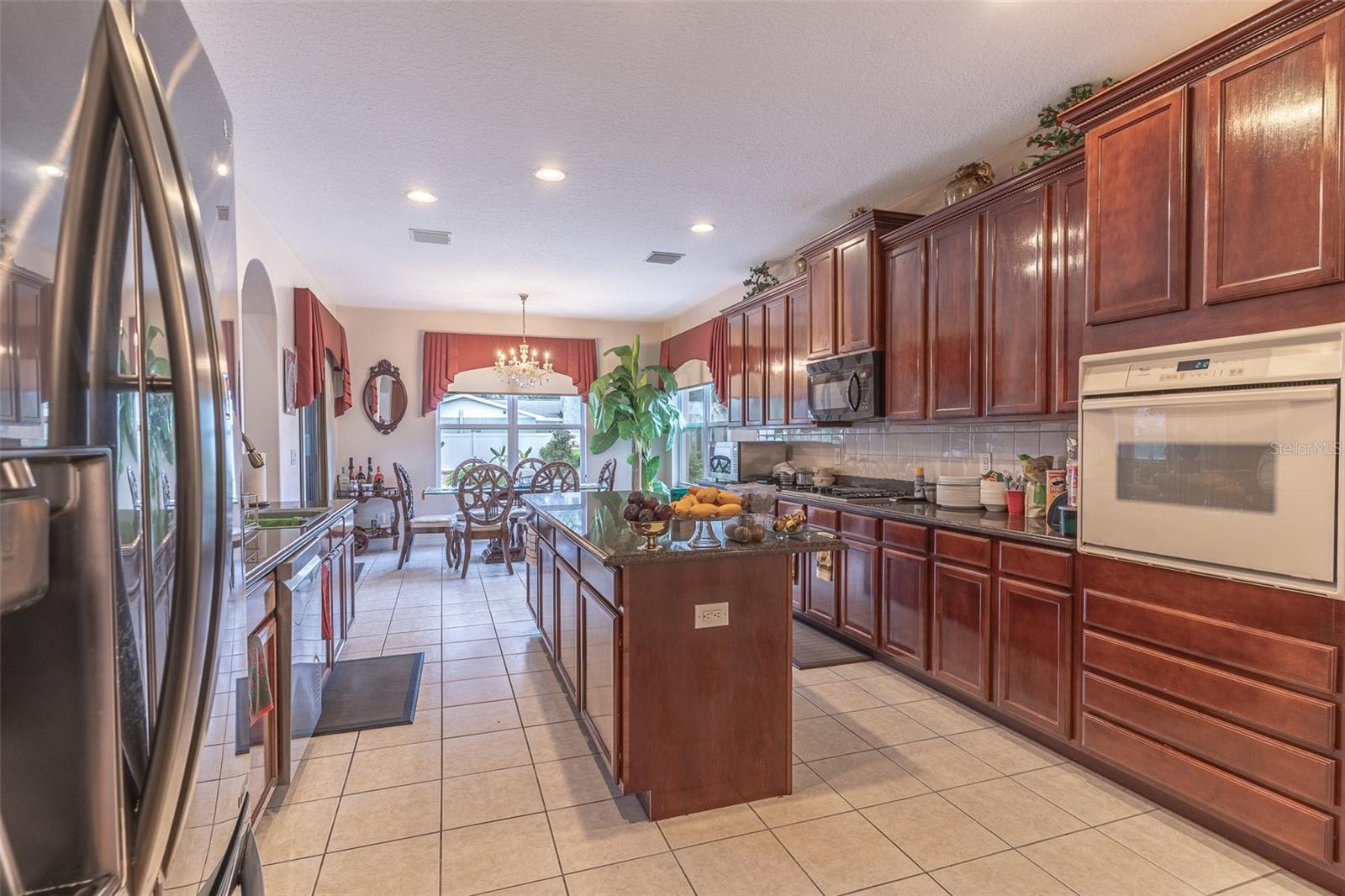 915 HICKORY FORK DR