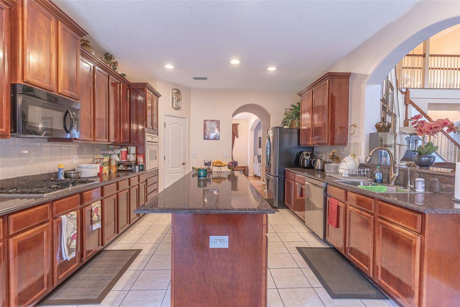 915 HICKORY FORK DR