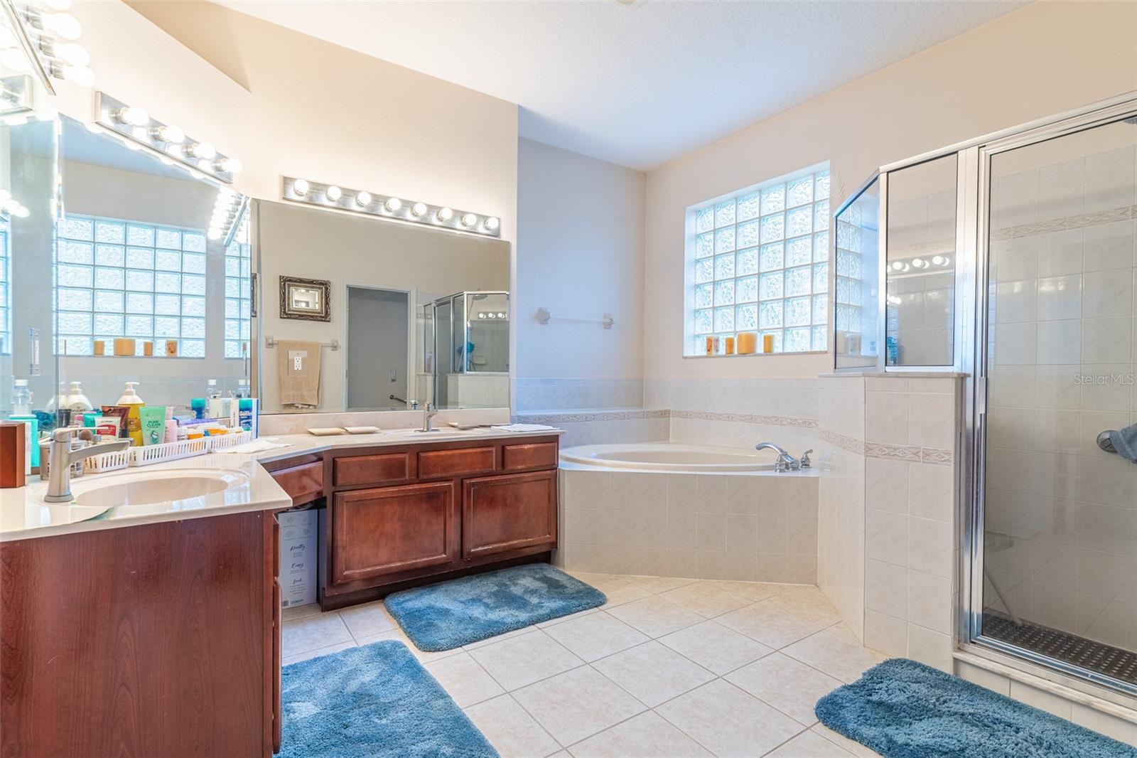 915 HICKORY FORK DR