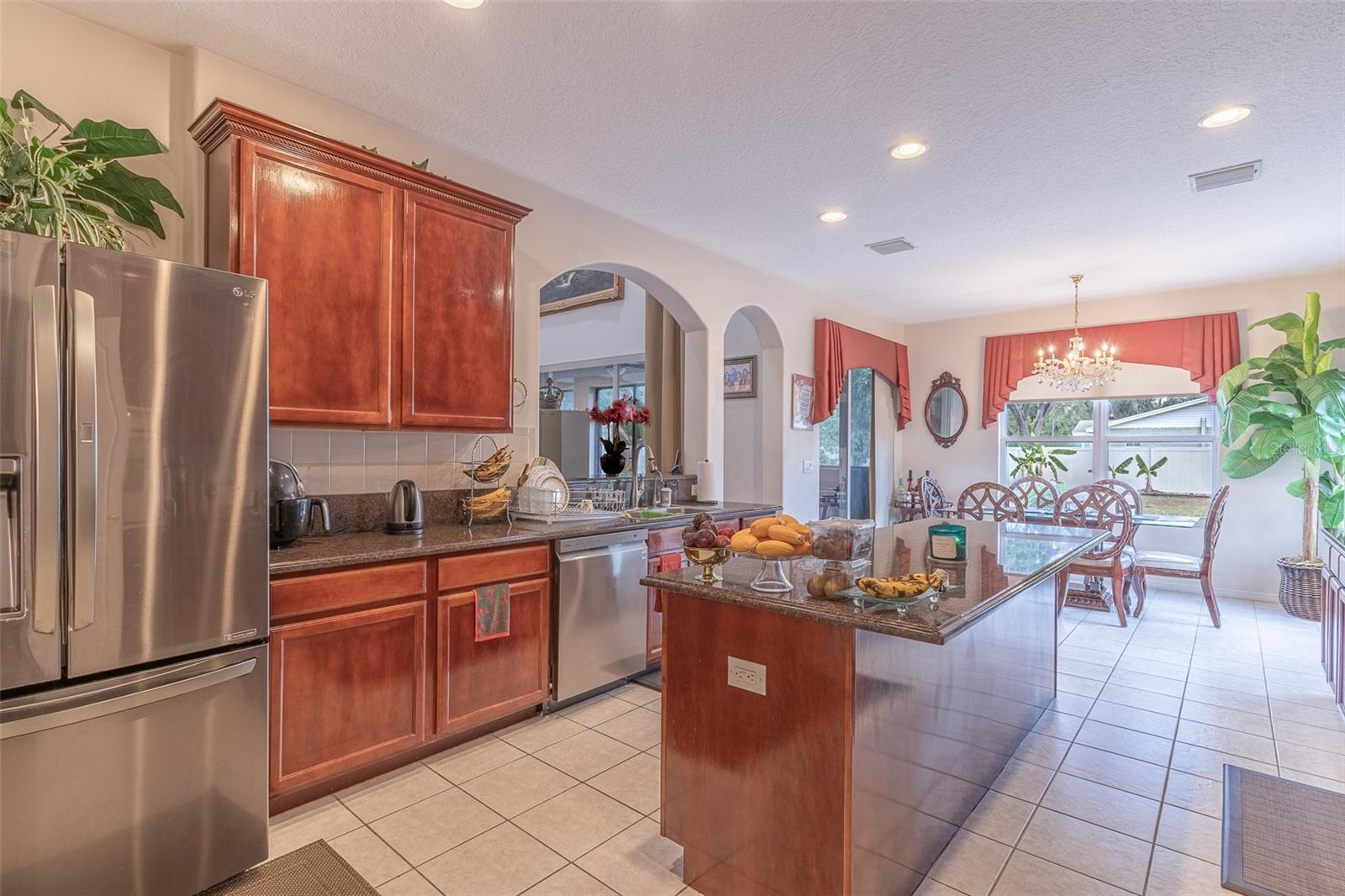 915 HICKORY FORK DR
