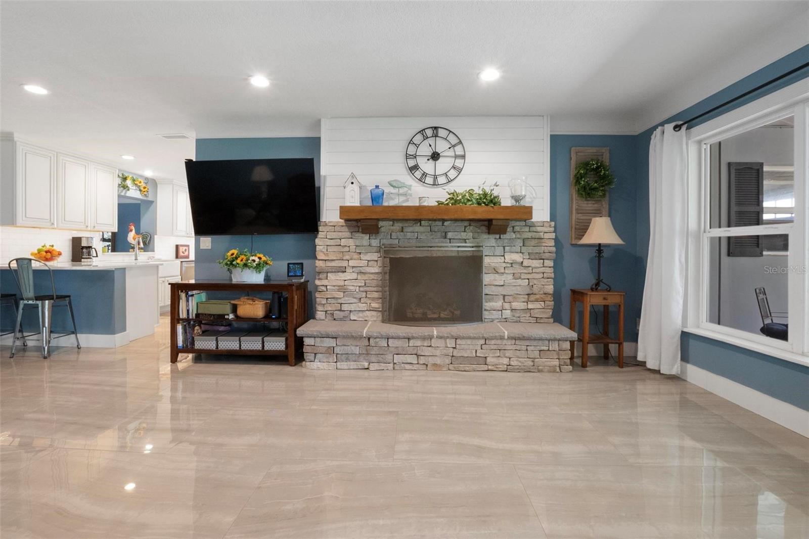 250 BRIGHAM RD NW