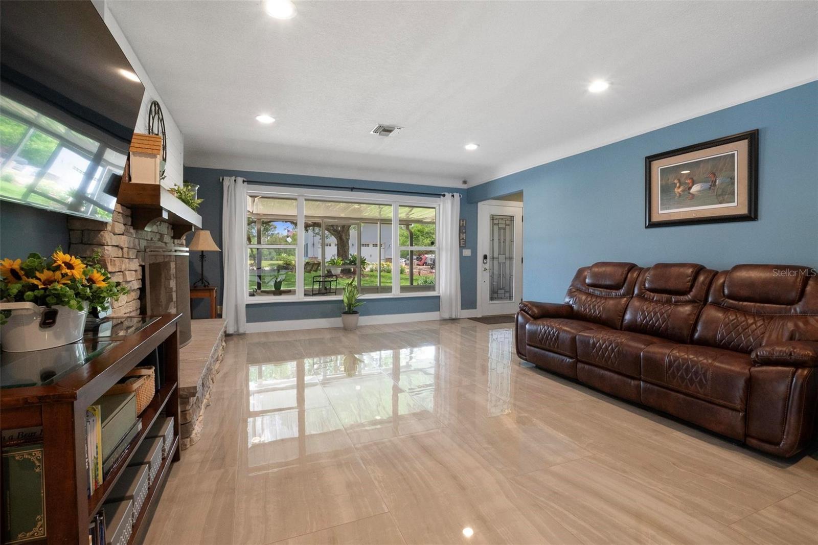 250 BRIGHAM RD NW