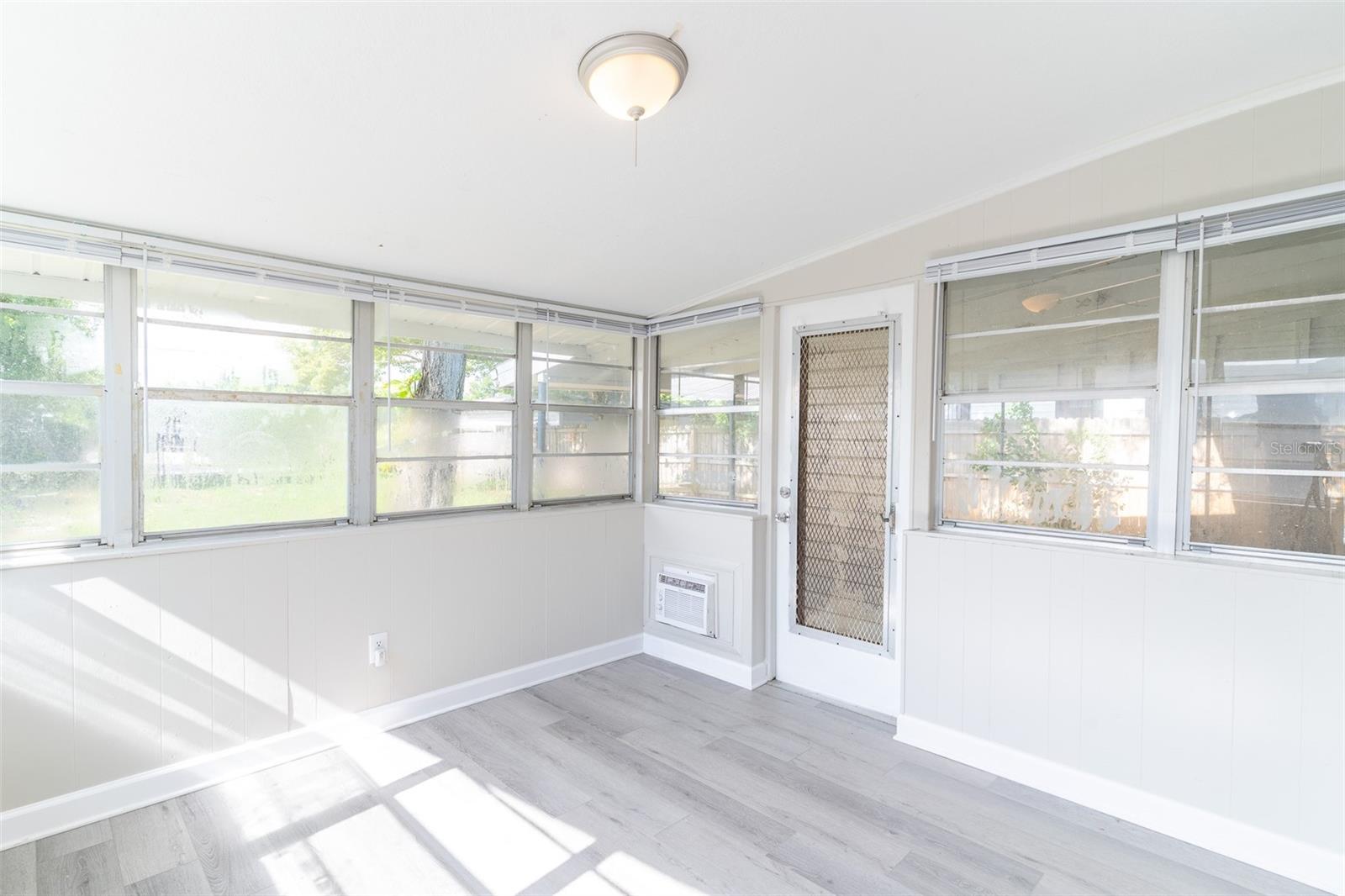 106 AVENUE D SW