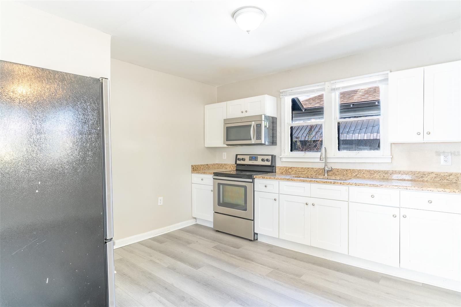 106 AVENUE D SW