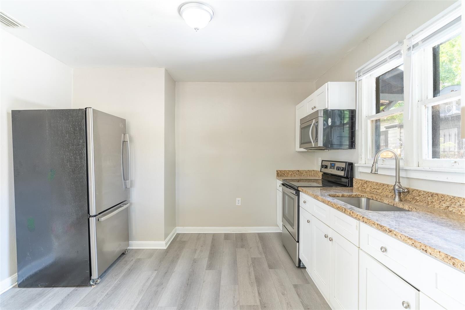 106 AVENUE D SW